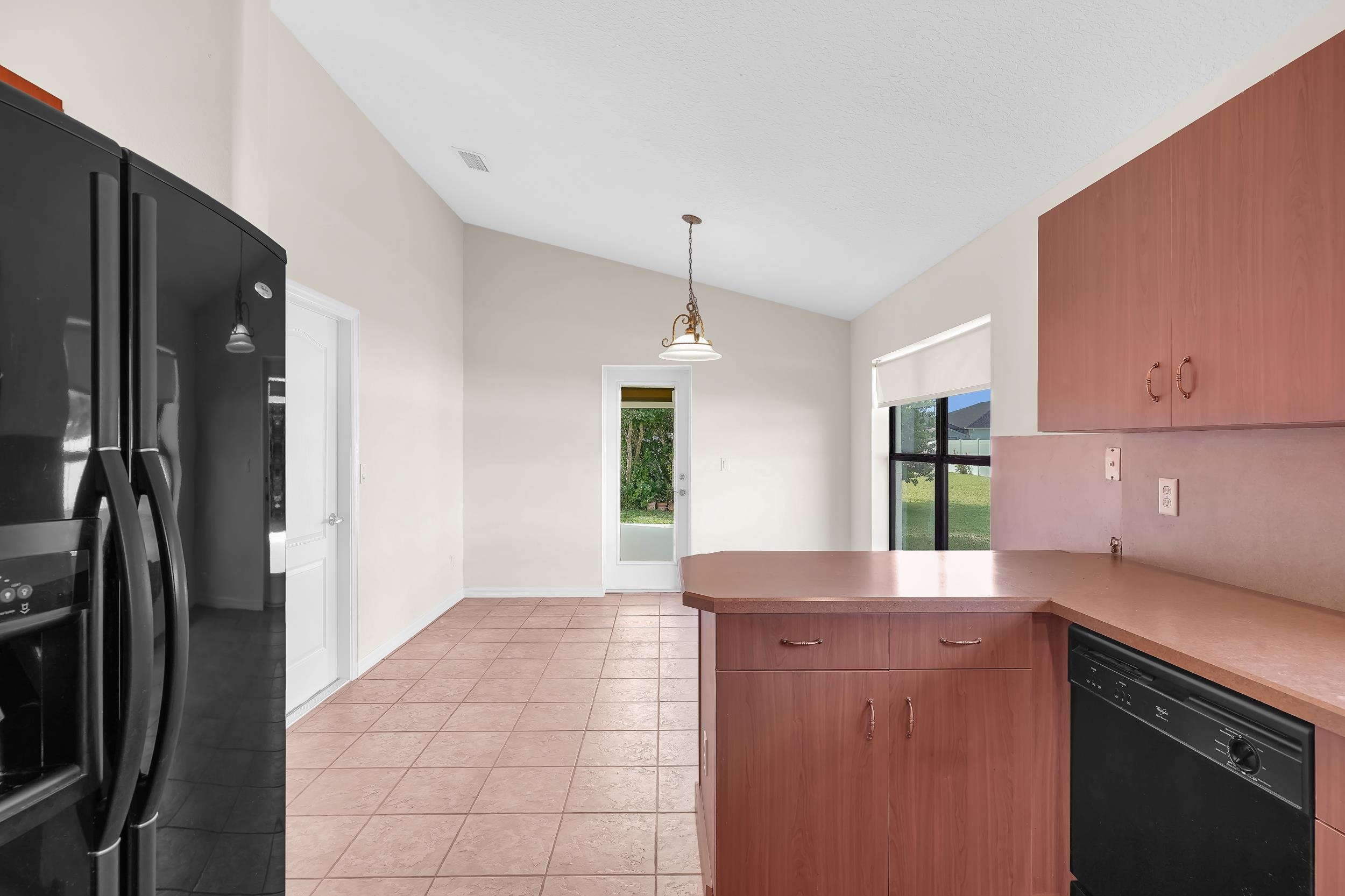 Image 14 of 37 For 11 Lytton Ln