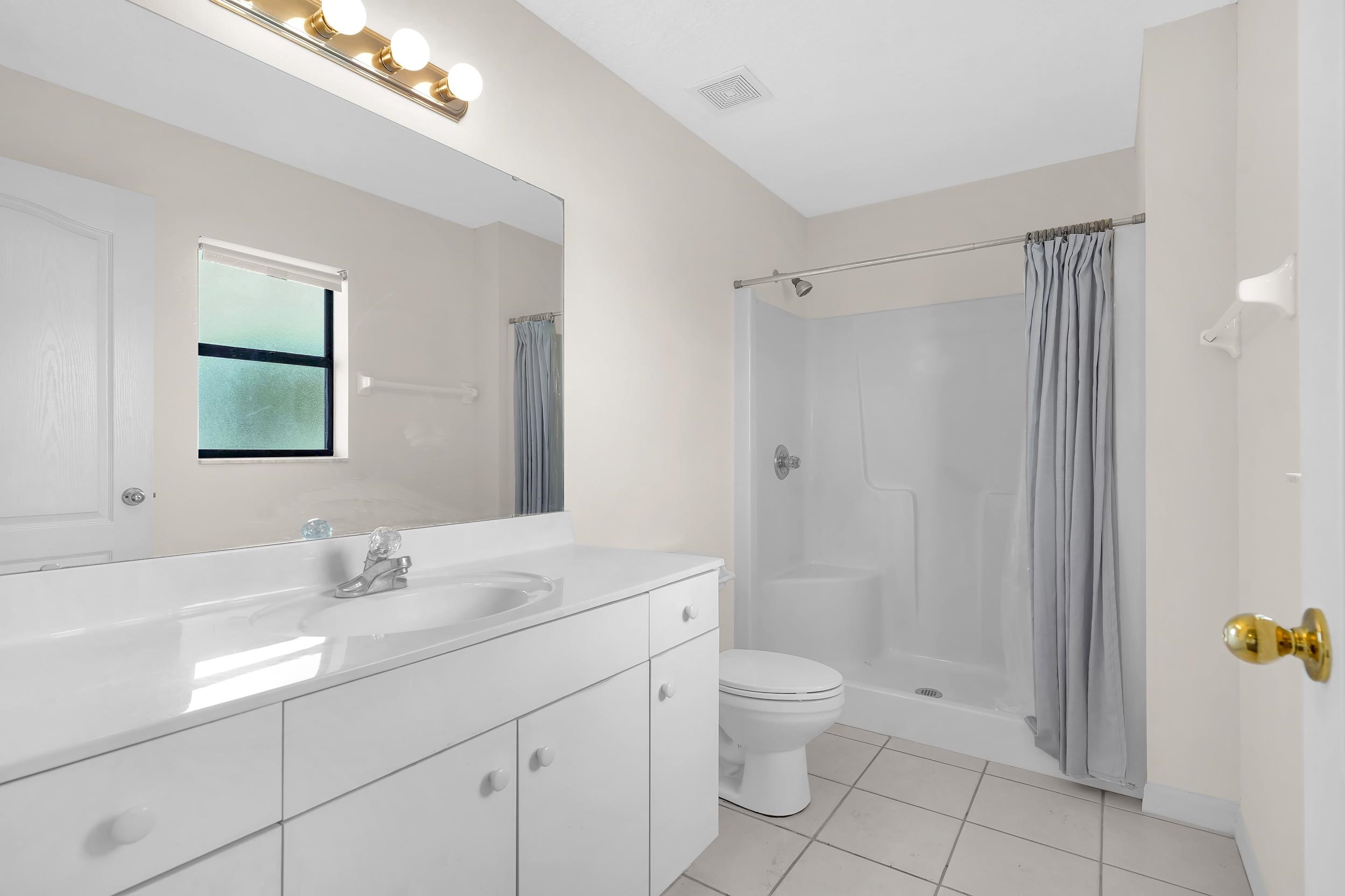 Image 18 of 37 For 11 Lytton Ln