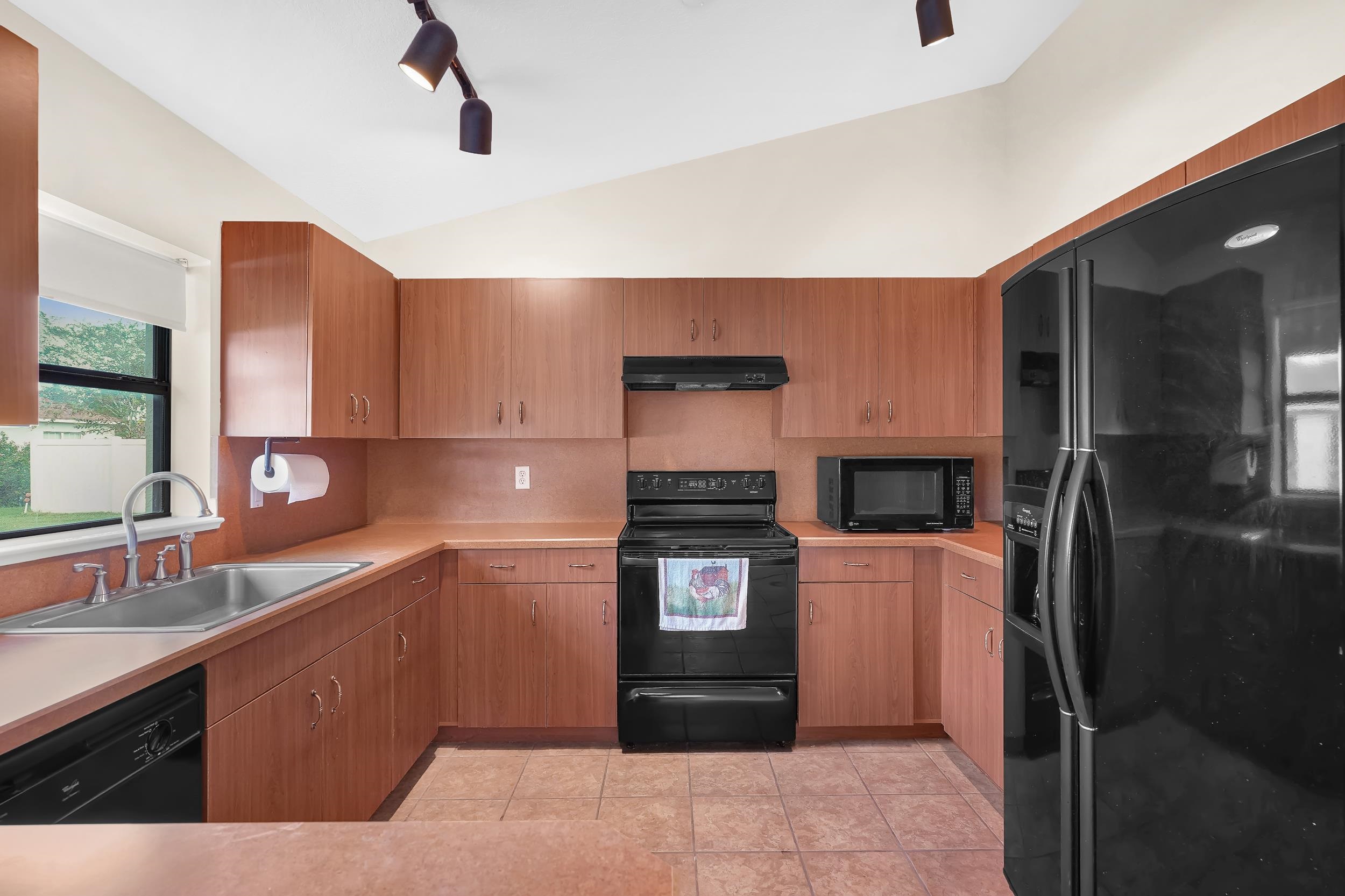 Image 2 of 37 For 11 Lytton Ln