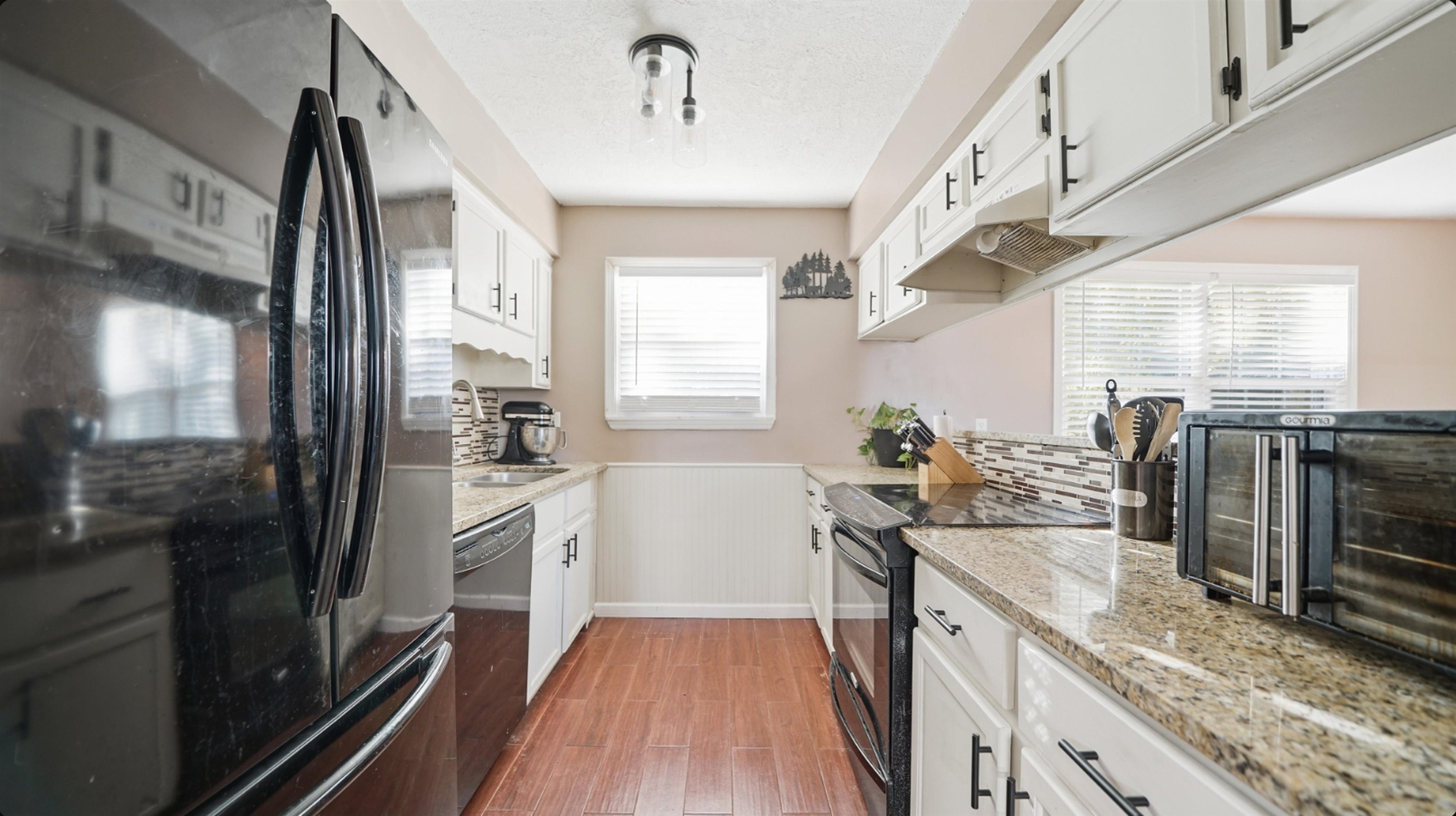 Image 10 of 34 For 436 Acme St  