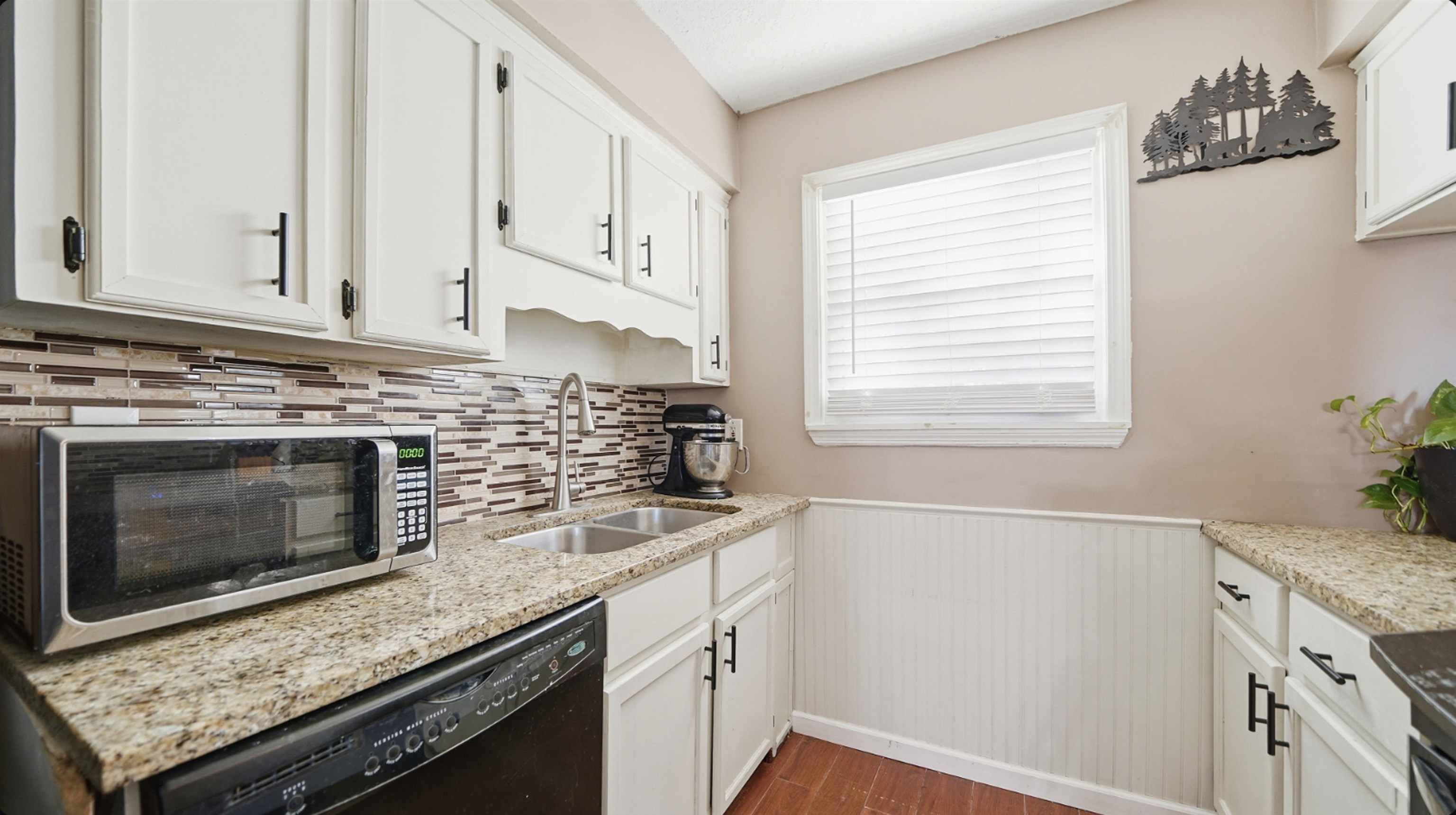 Image 11 of 34 For 436 Acme St  