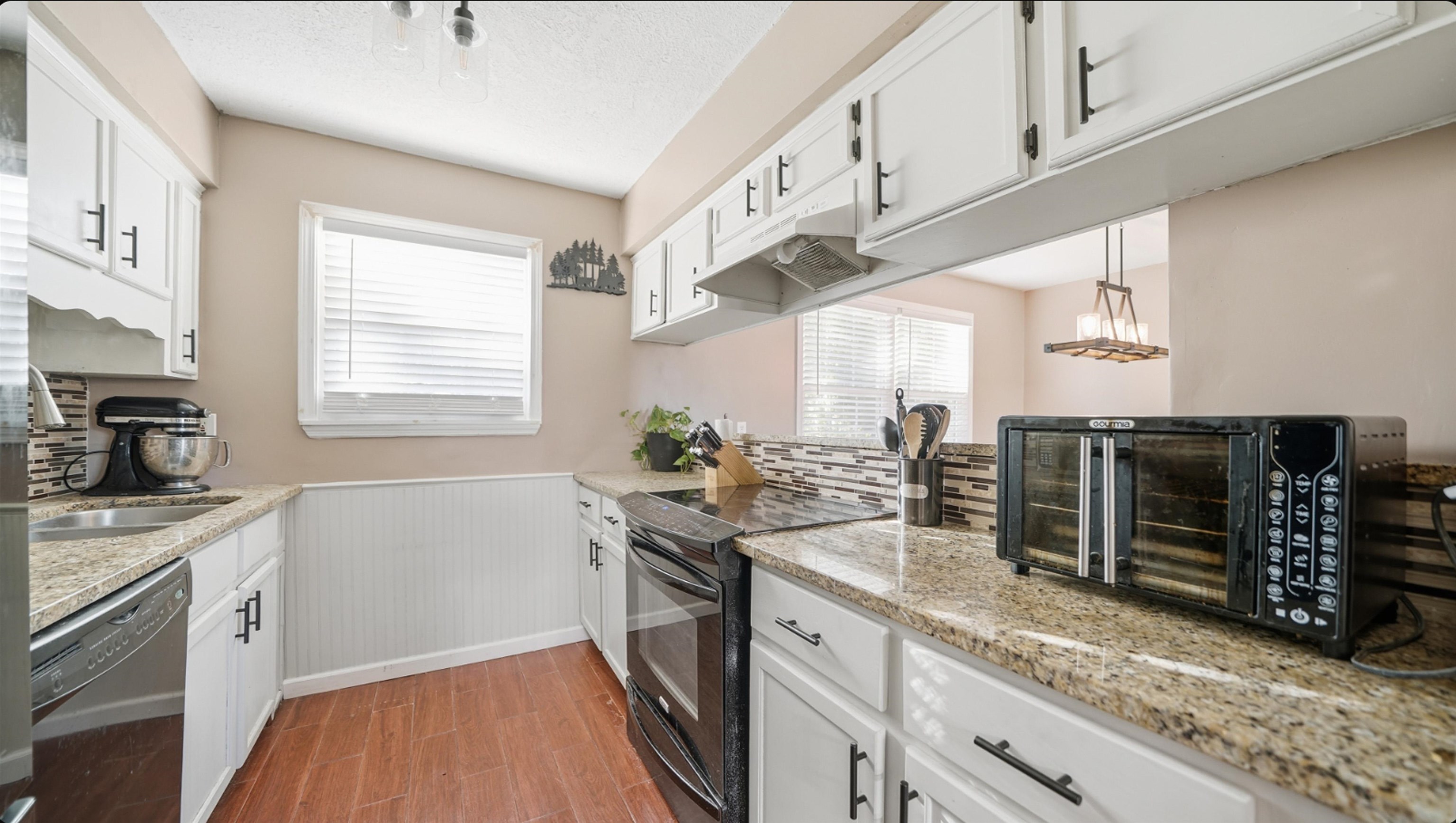 Image 12 of 34 For 436 Acme St  