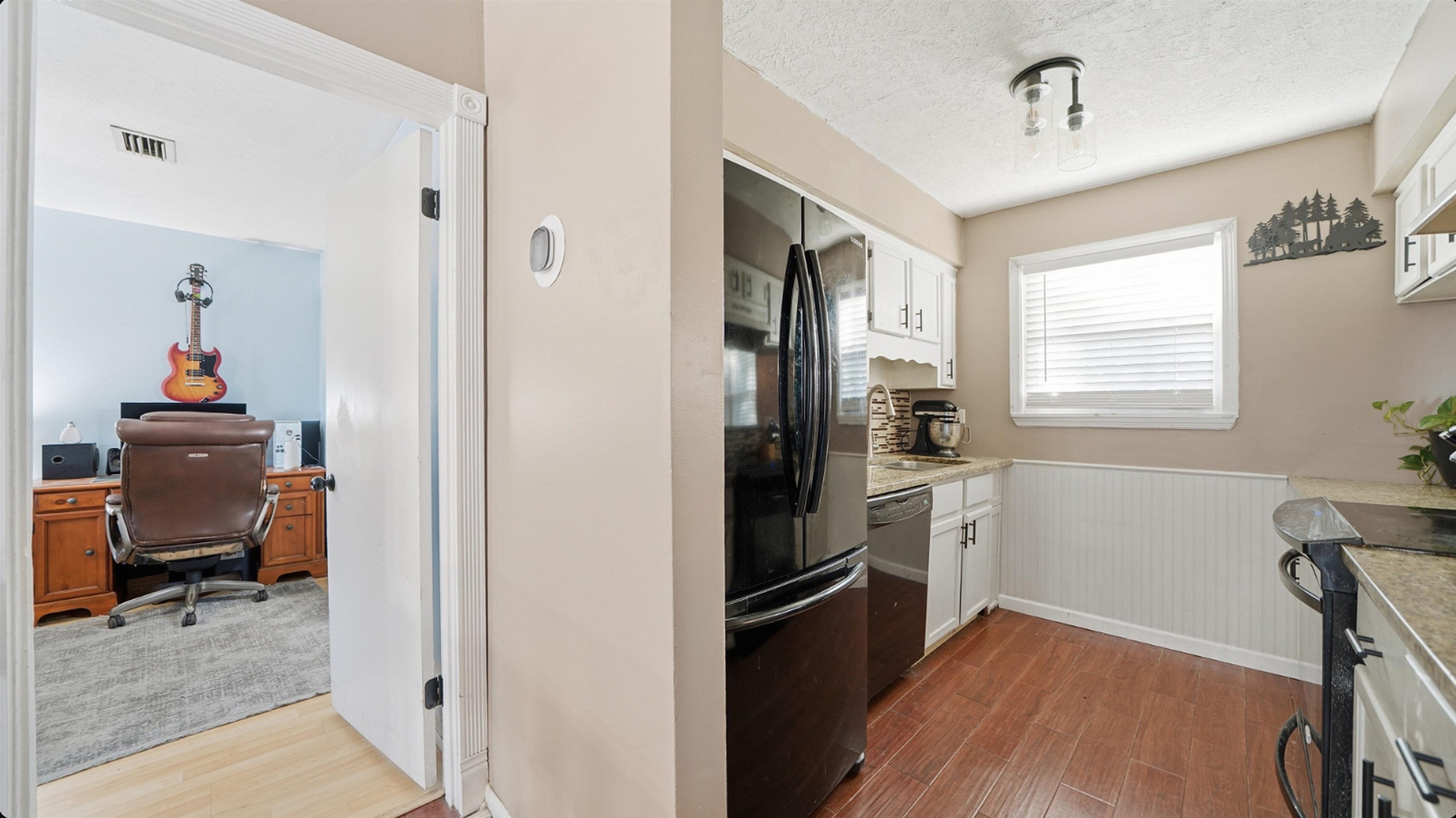 Image 13 of 34 For 436 Acme St  