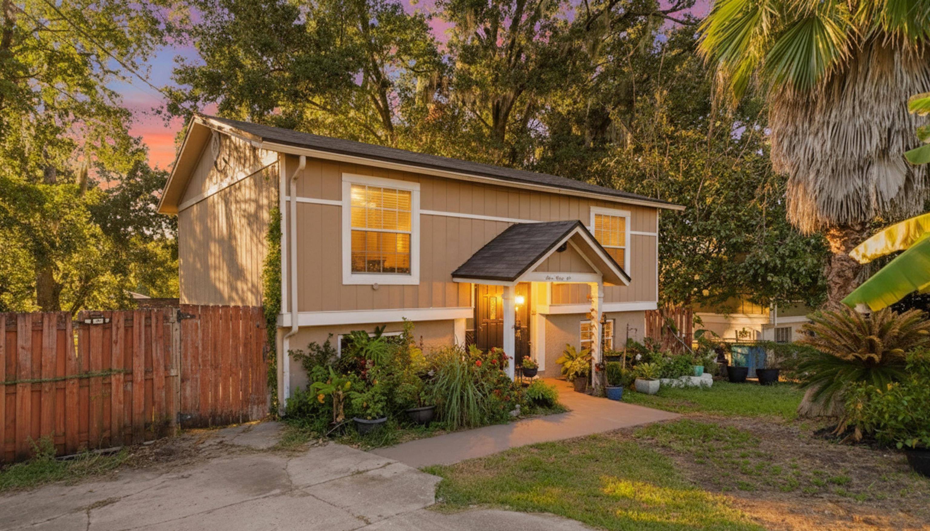 Image 2 of 34 For 436 Acme St  