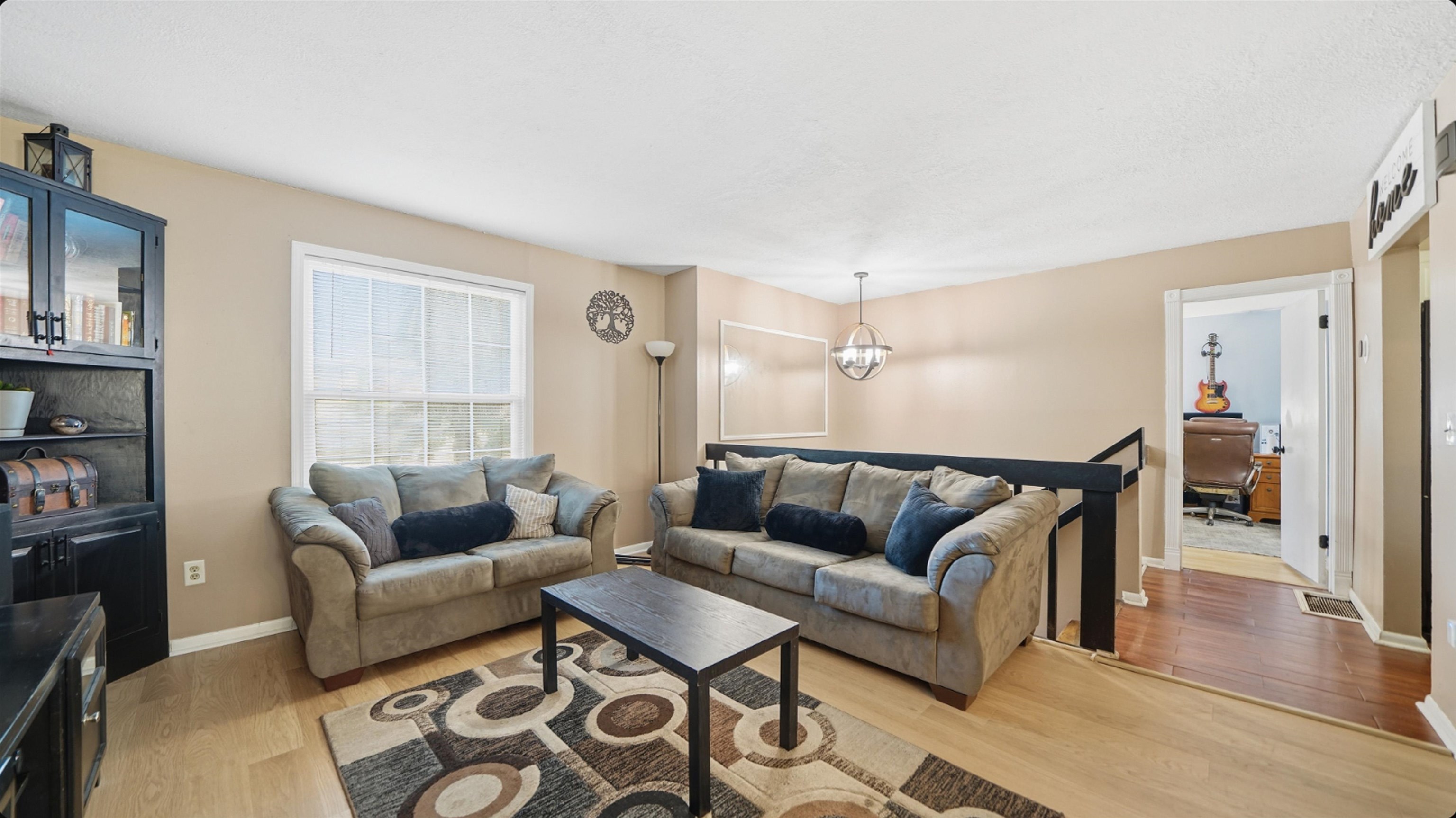 Image 3 of 34 For 436 Acme St  