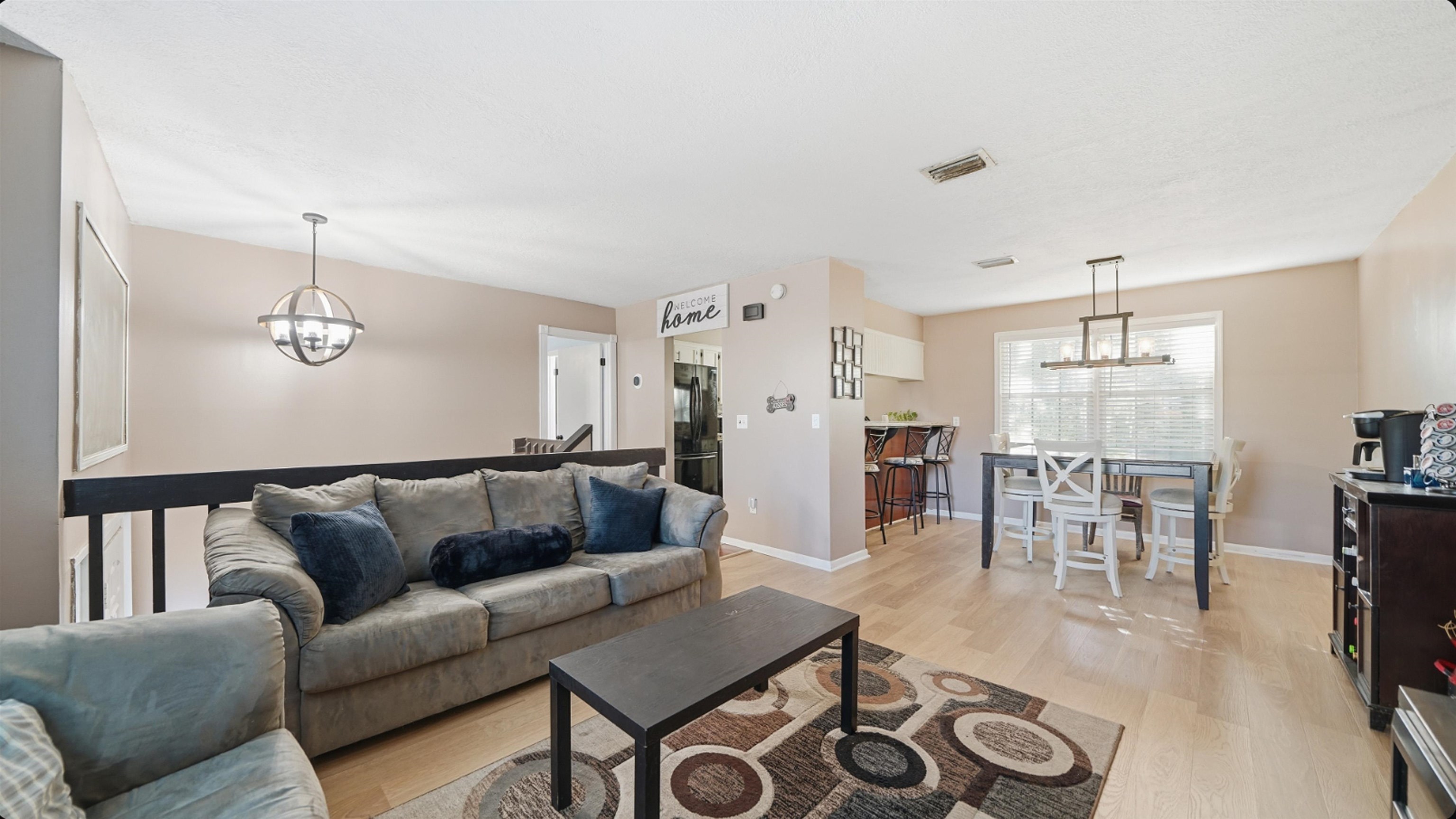 Image 4 of 34 For 436 Acme St  