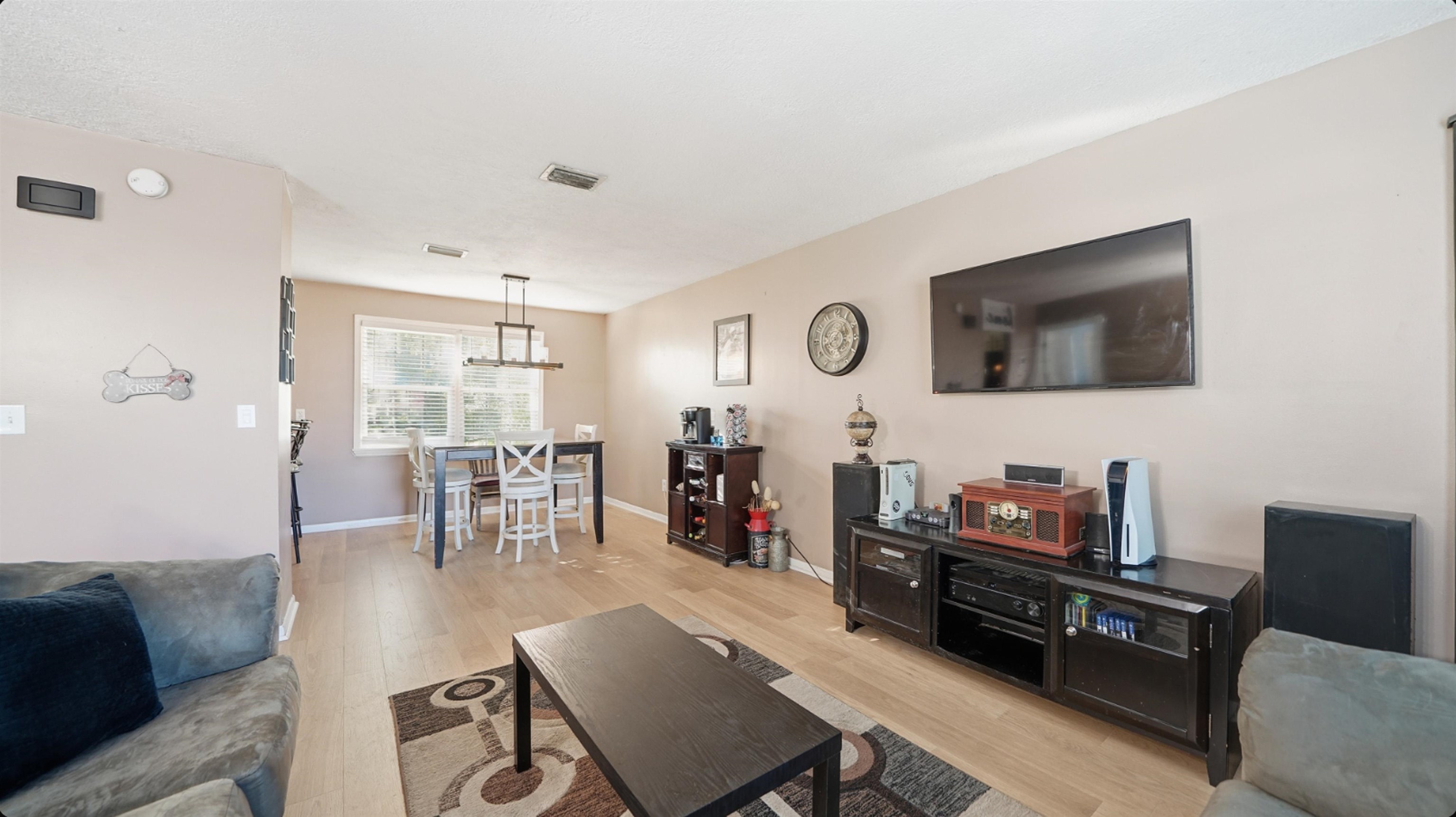 Image 5 of 34 For 436 Acme St  