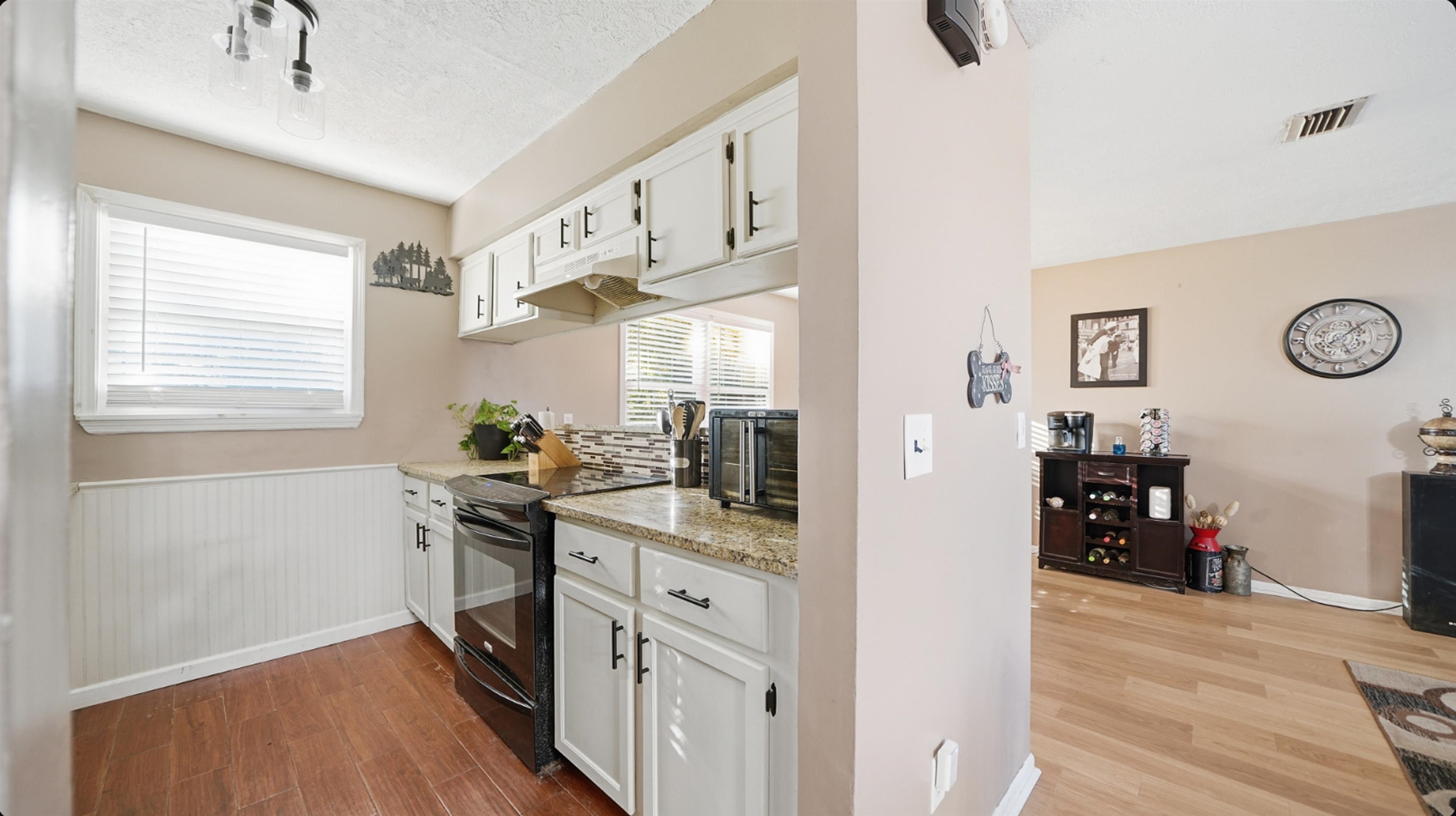 Image 9 of 34 For 436 Acme St  