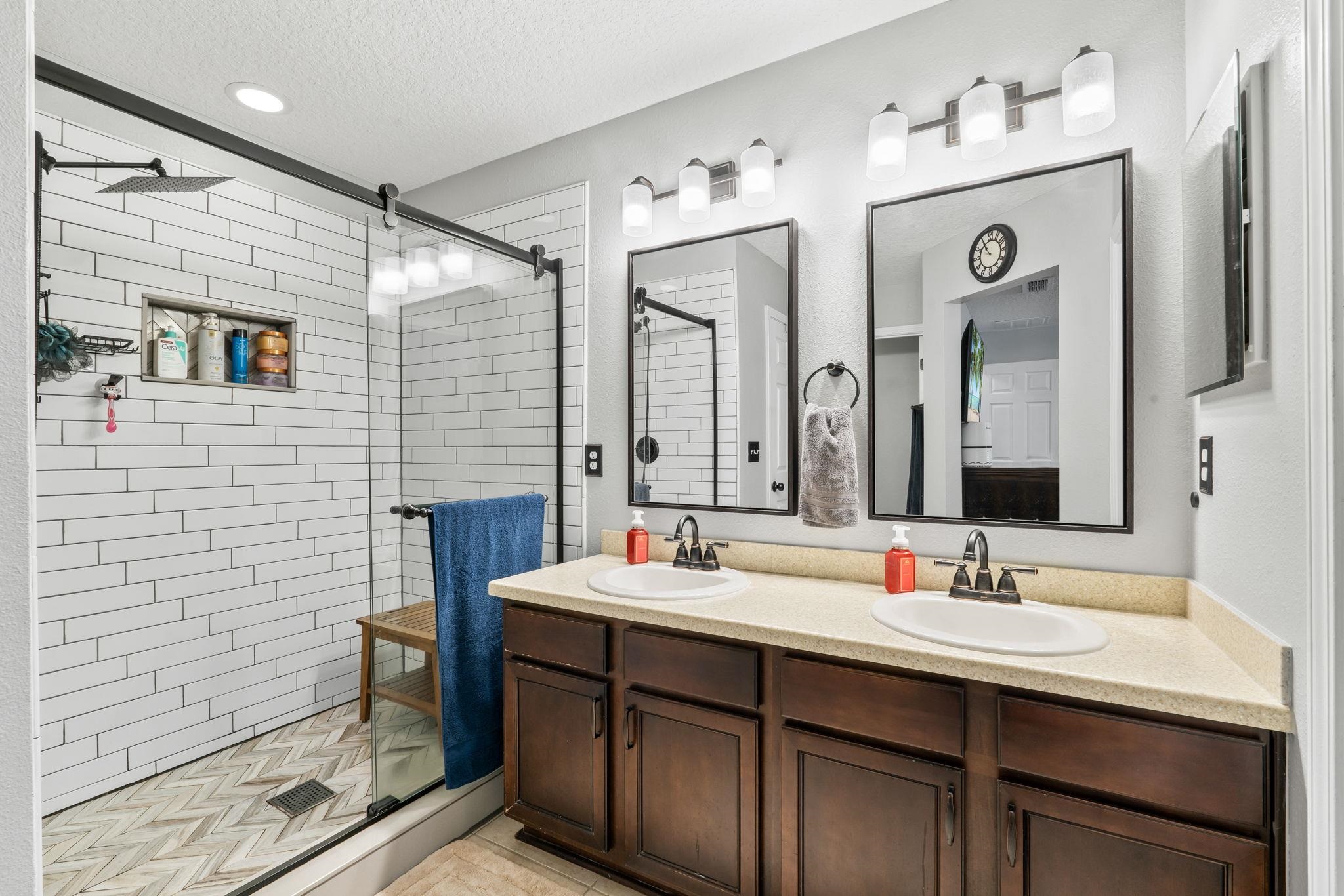 Image 30 of 44 For 467 New England Dr W