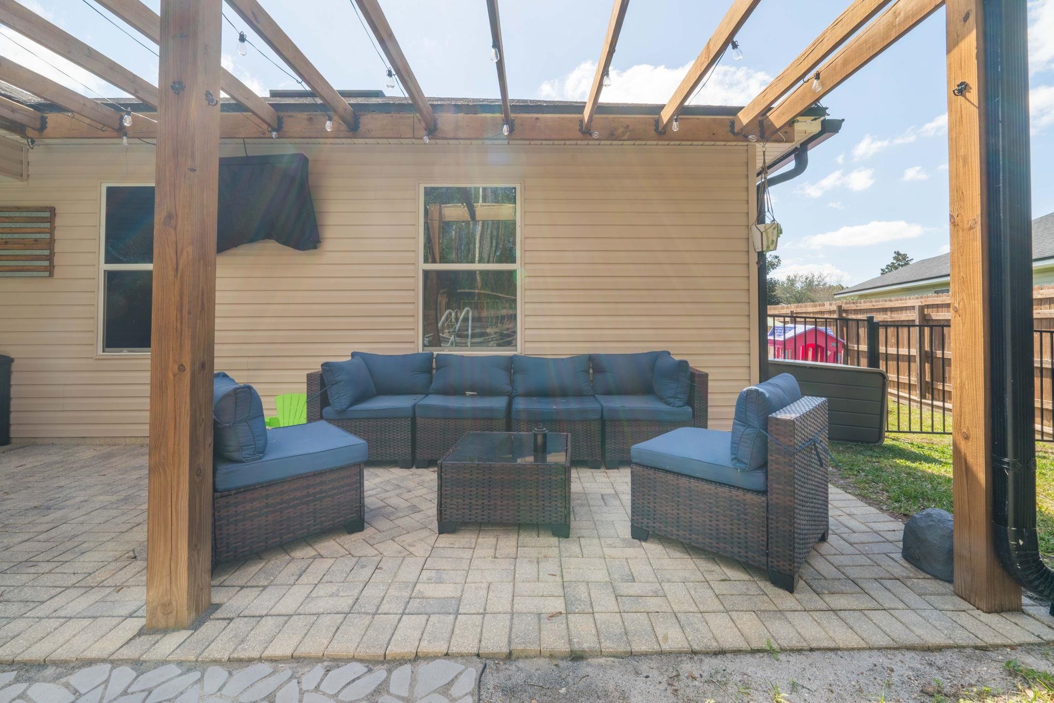 Image 36 of 44 For 467 New England Dr W