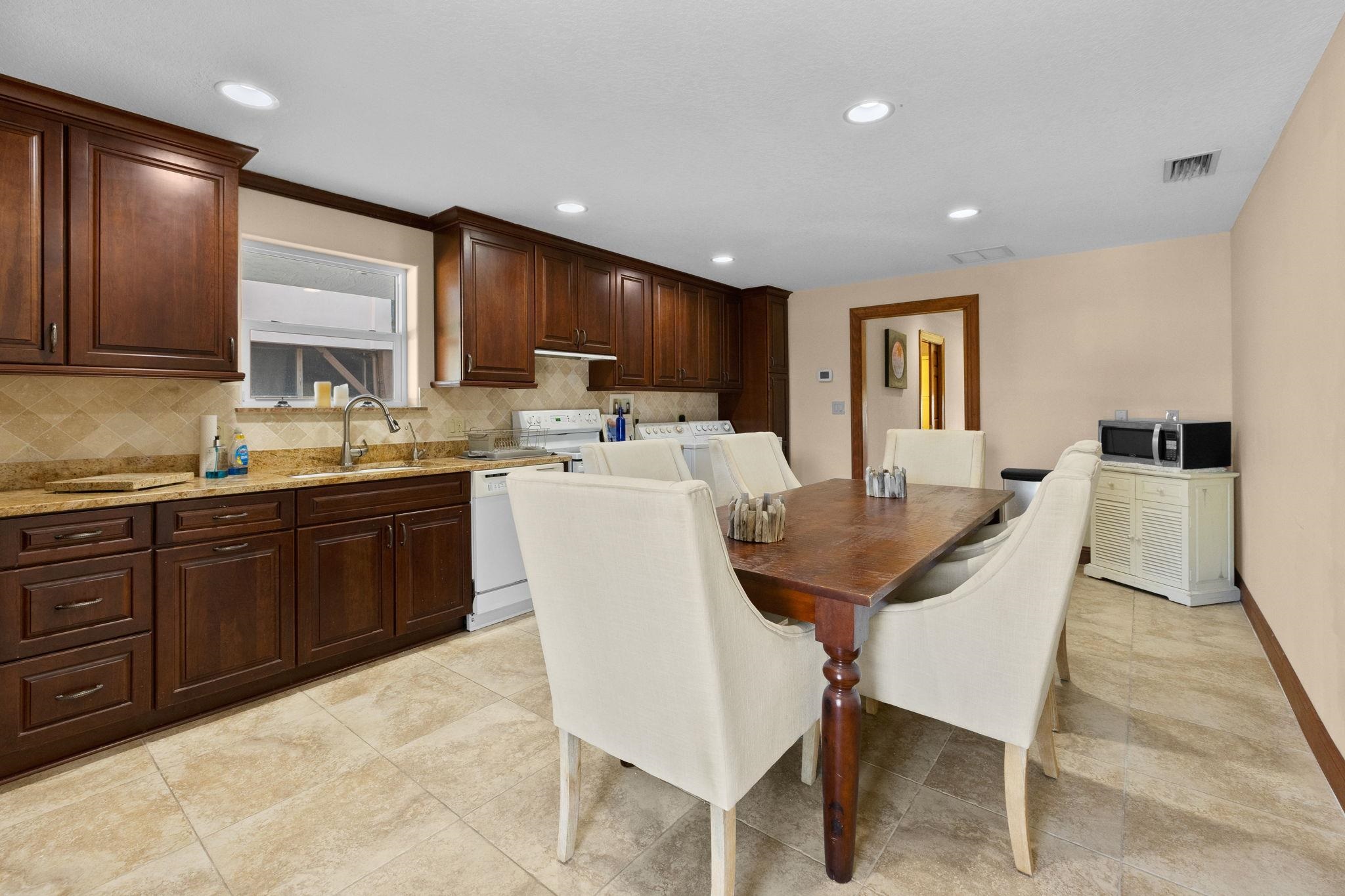 Image 9 of 60 For 424 Porpoise Point Dr