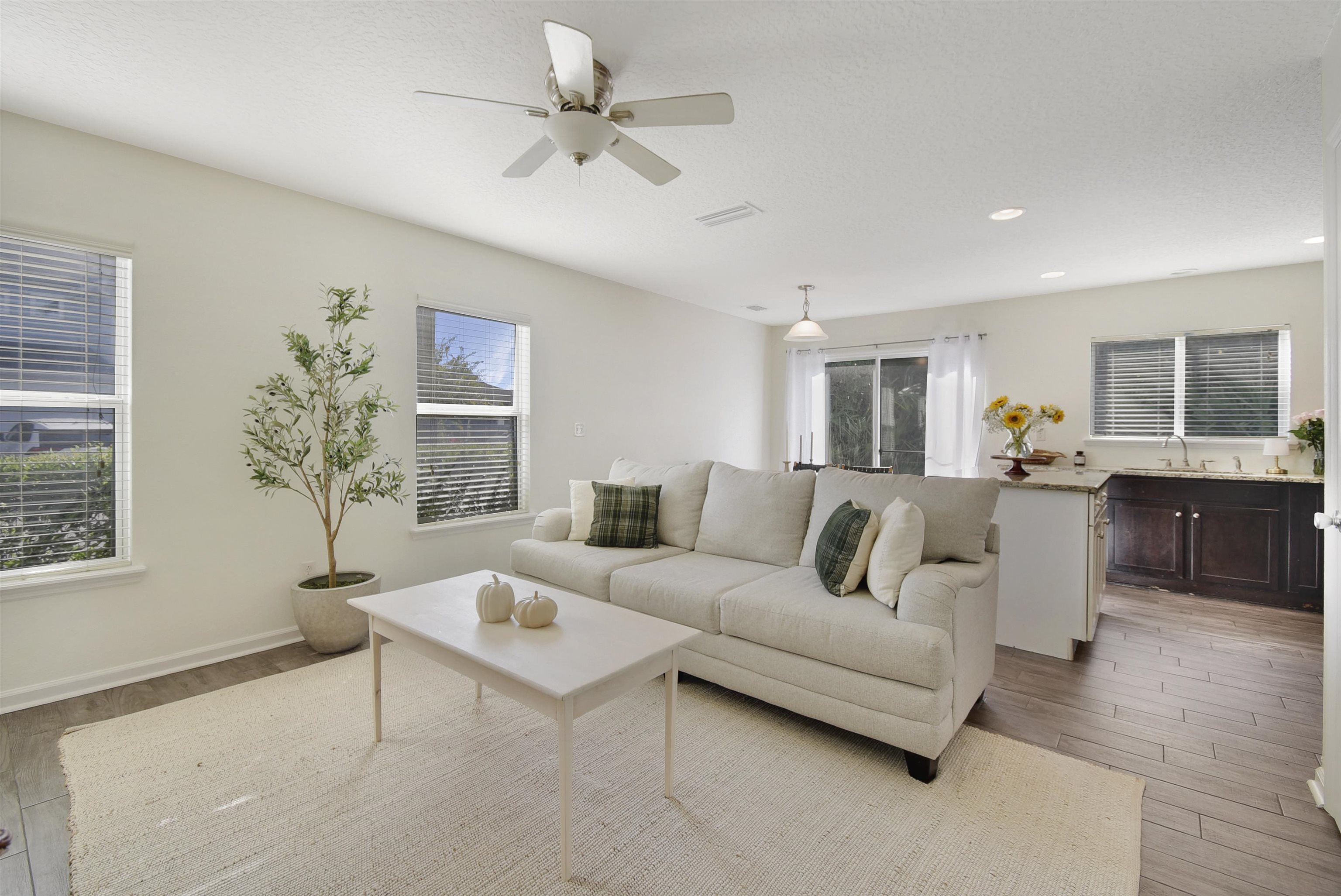 Image 10 of 36 For 323 Islander Circle