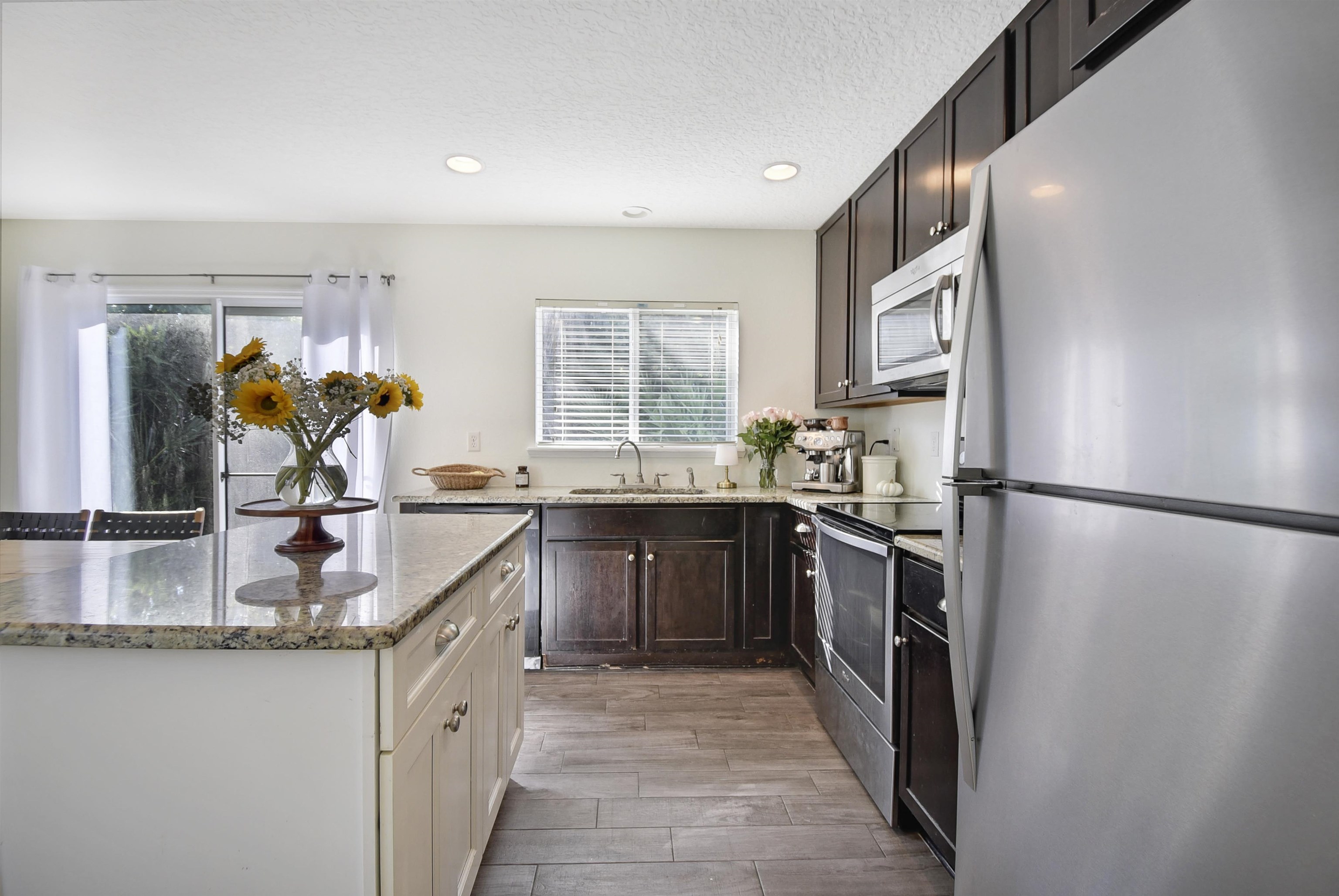 Image 12 of 36 For 323 Islander Circle