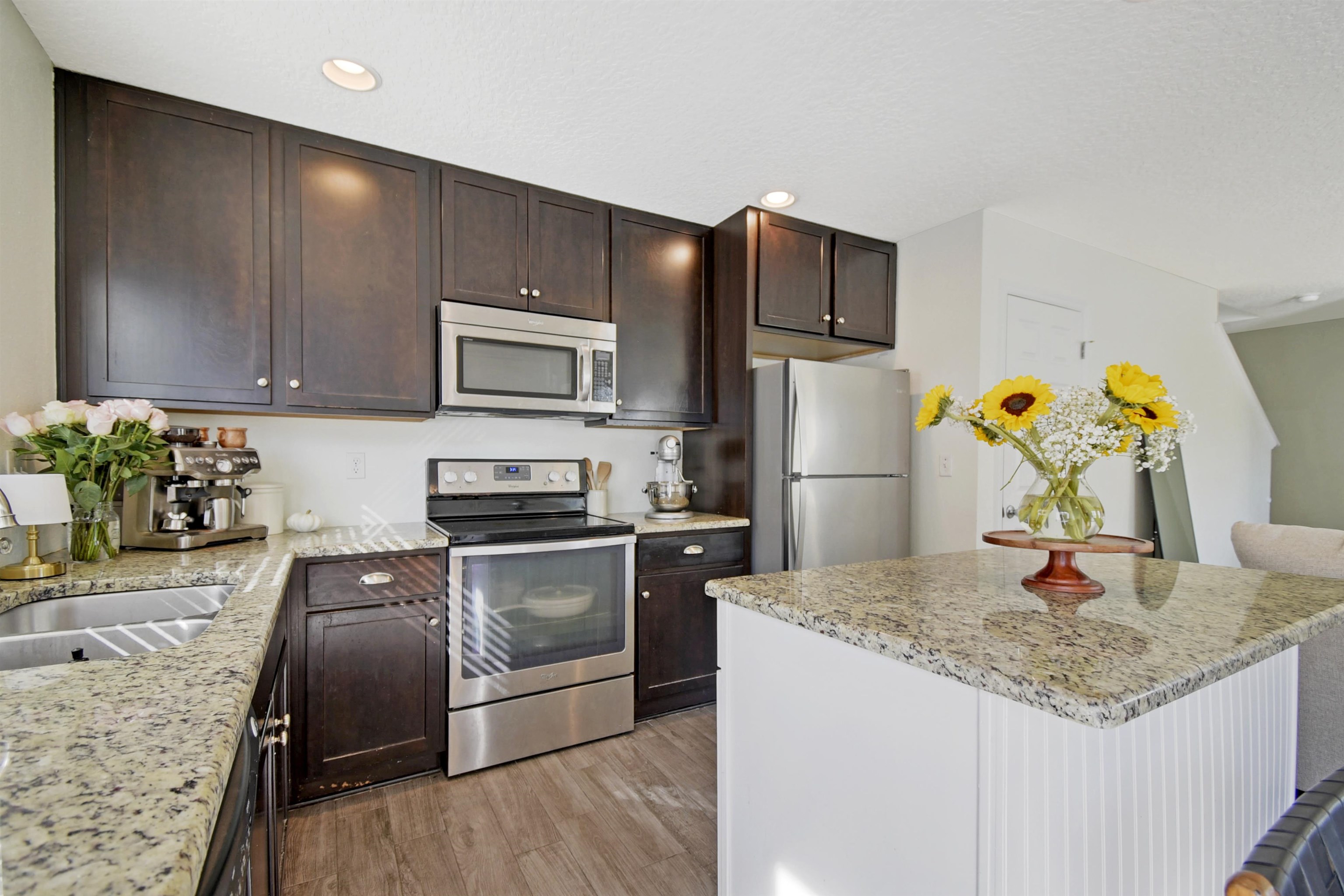 Image 13 of 36 For 323 Islander Circle