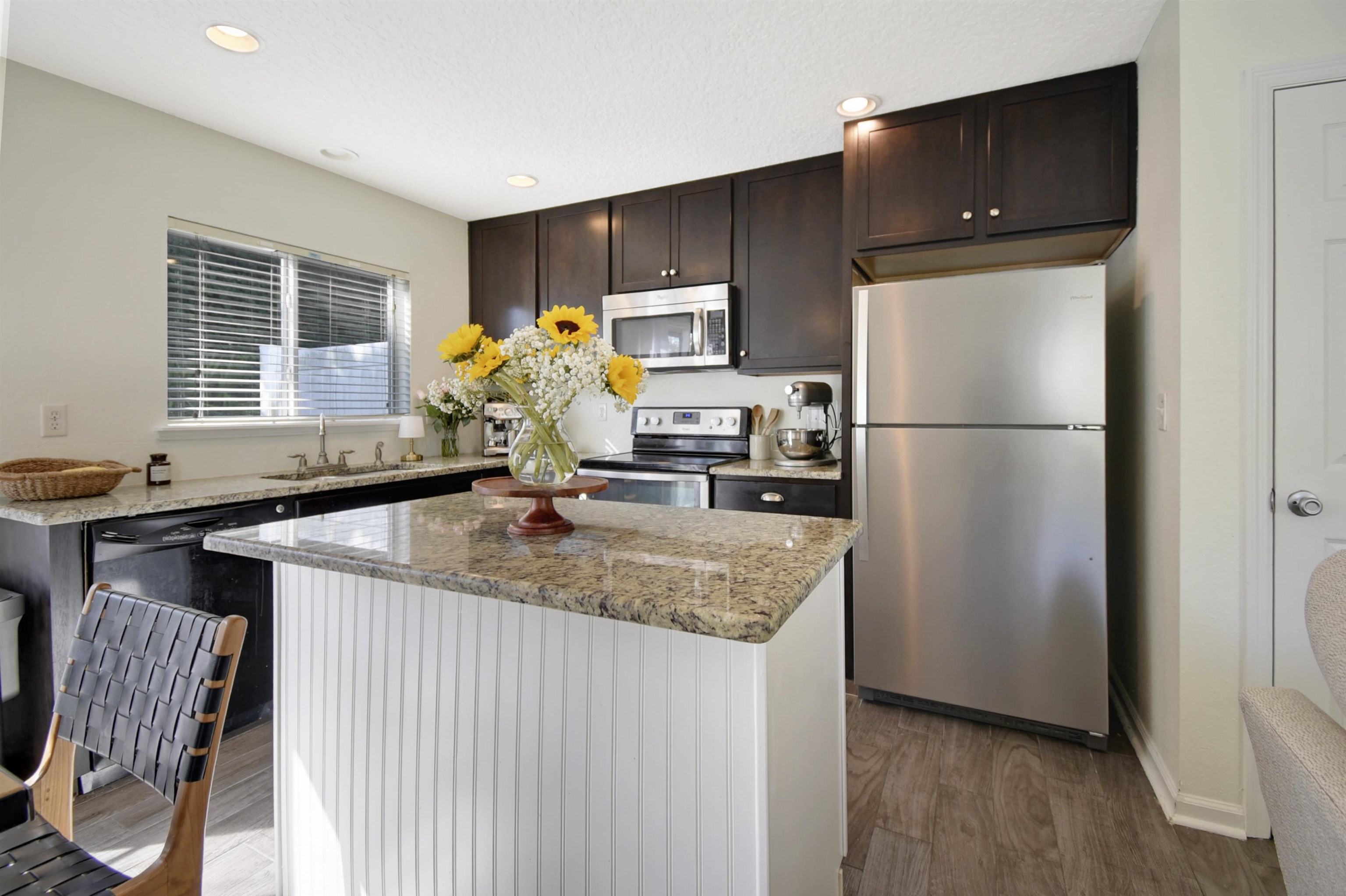 Image 14 of 36 For 323 Islander Circle