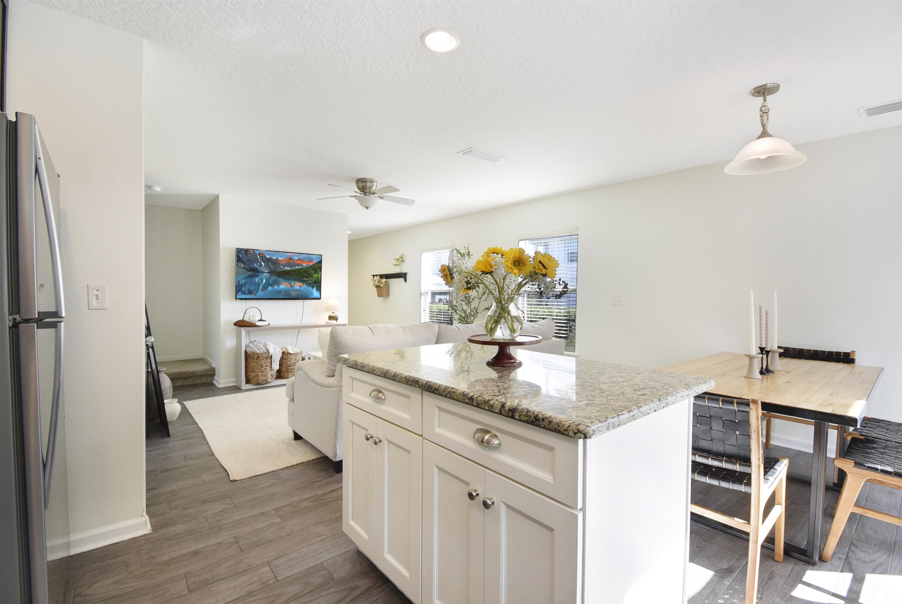 Image 15 of 36 For 323 Islander Circle