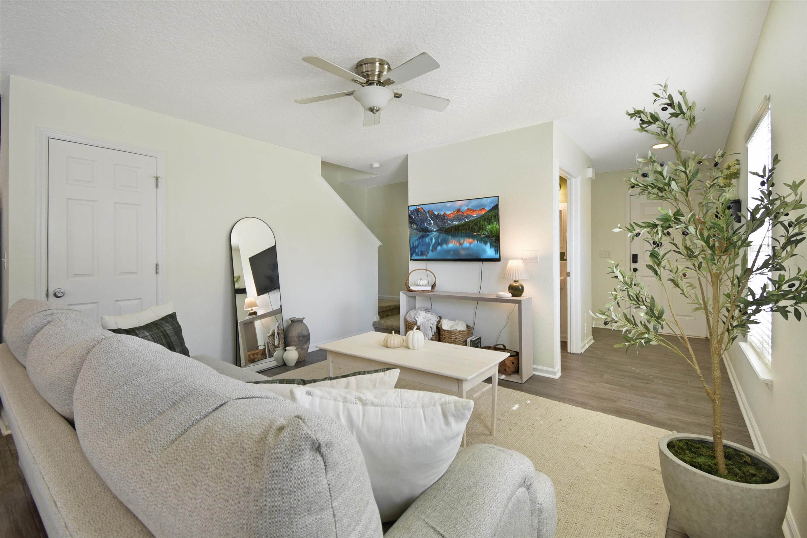 Image 17 of 36 For 323 Islander Circle