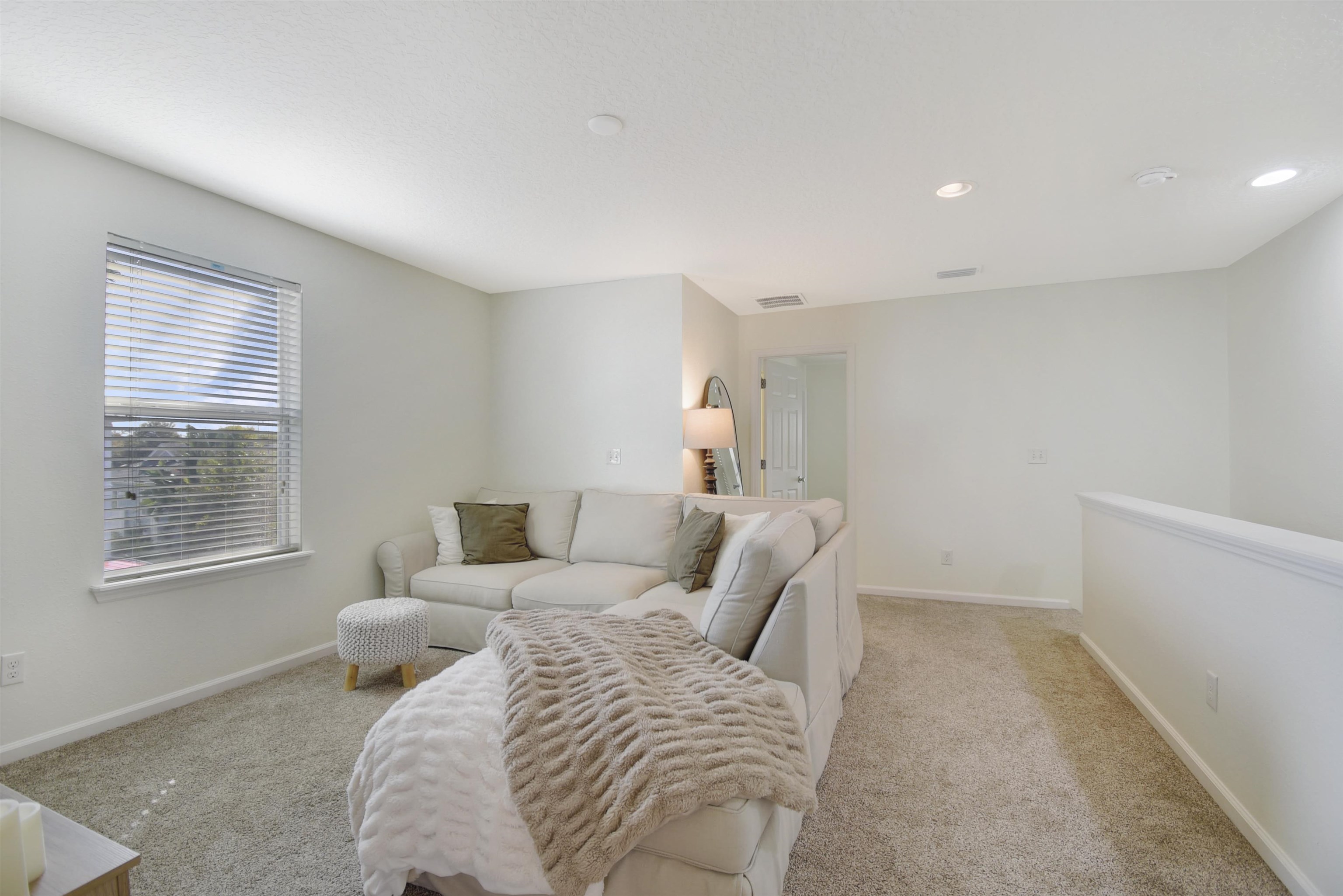 Image 19 of 36 For 323 Islander Circle