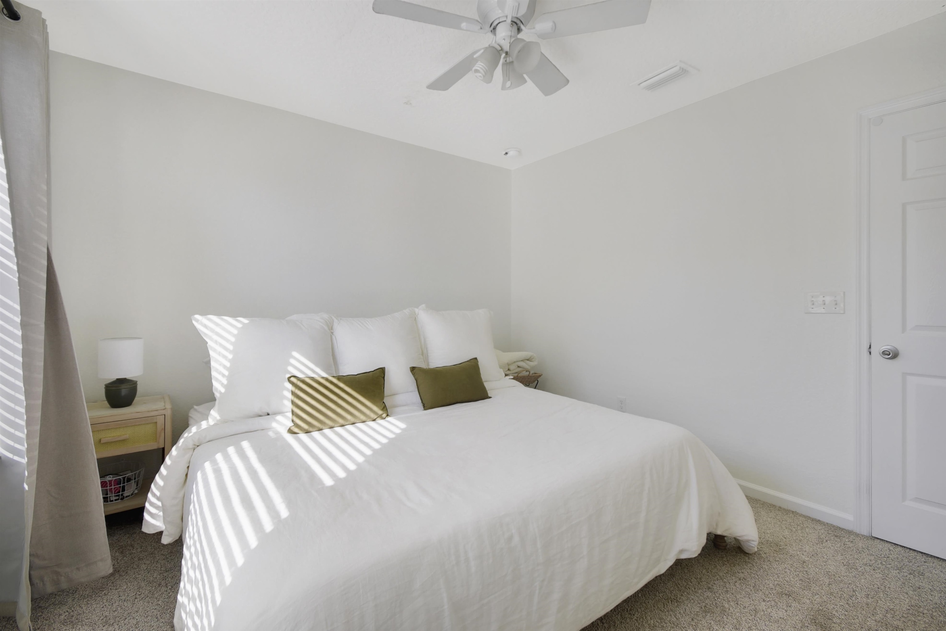 Image 21 of 36 For 323 Islander Circle