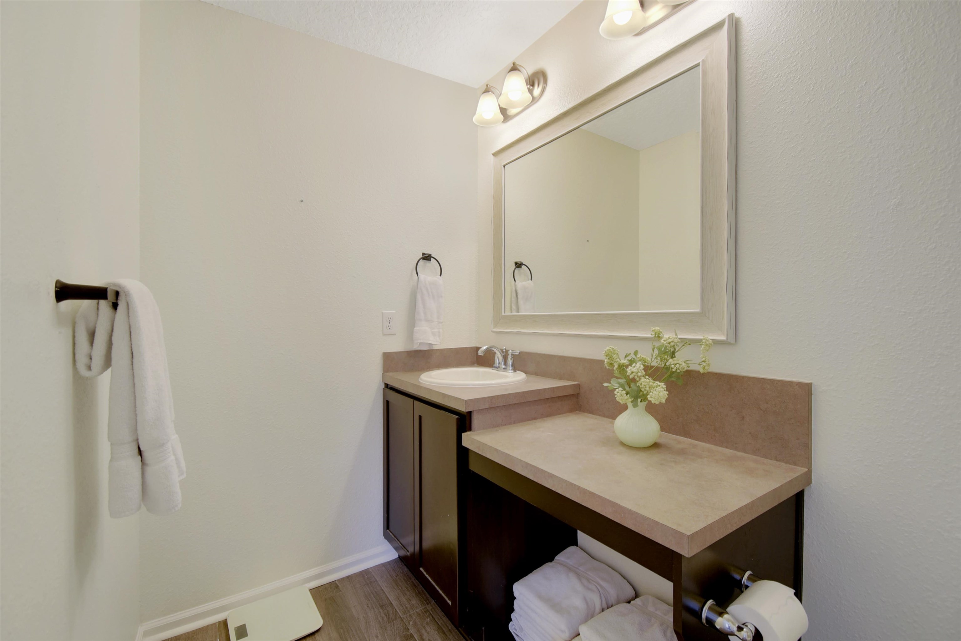 Image 23 of 36 For 323 Islander Circle