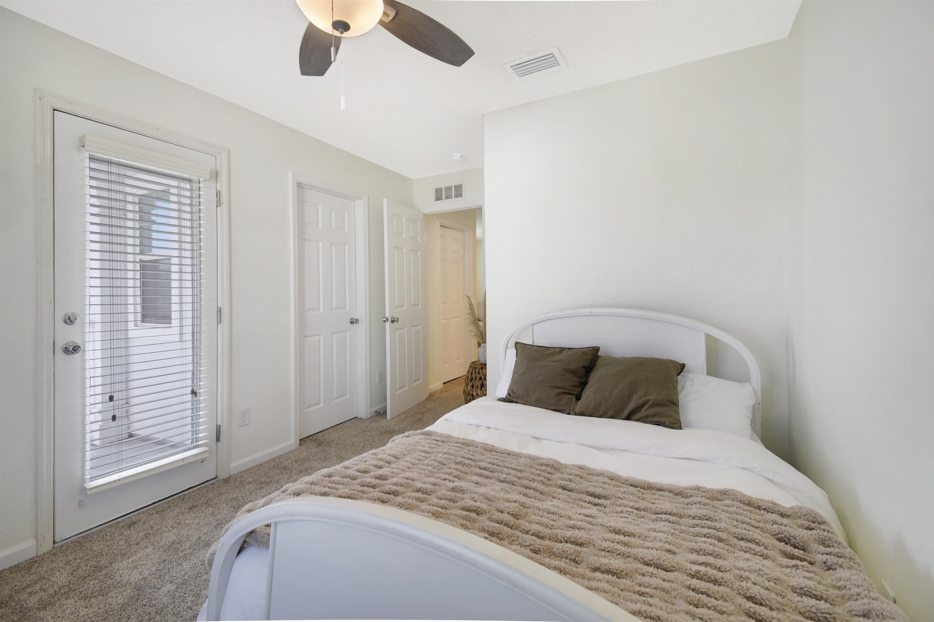 Image 28 of 36 For 323 Islander Circle