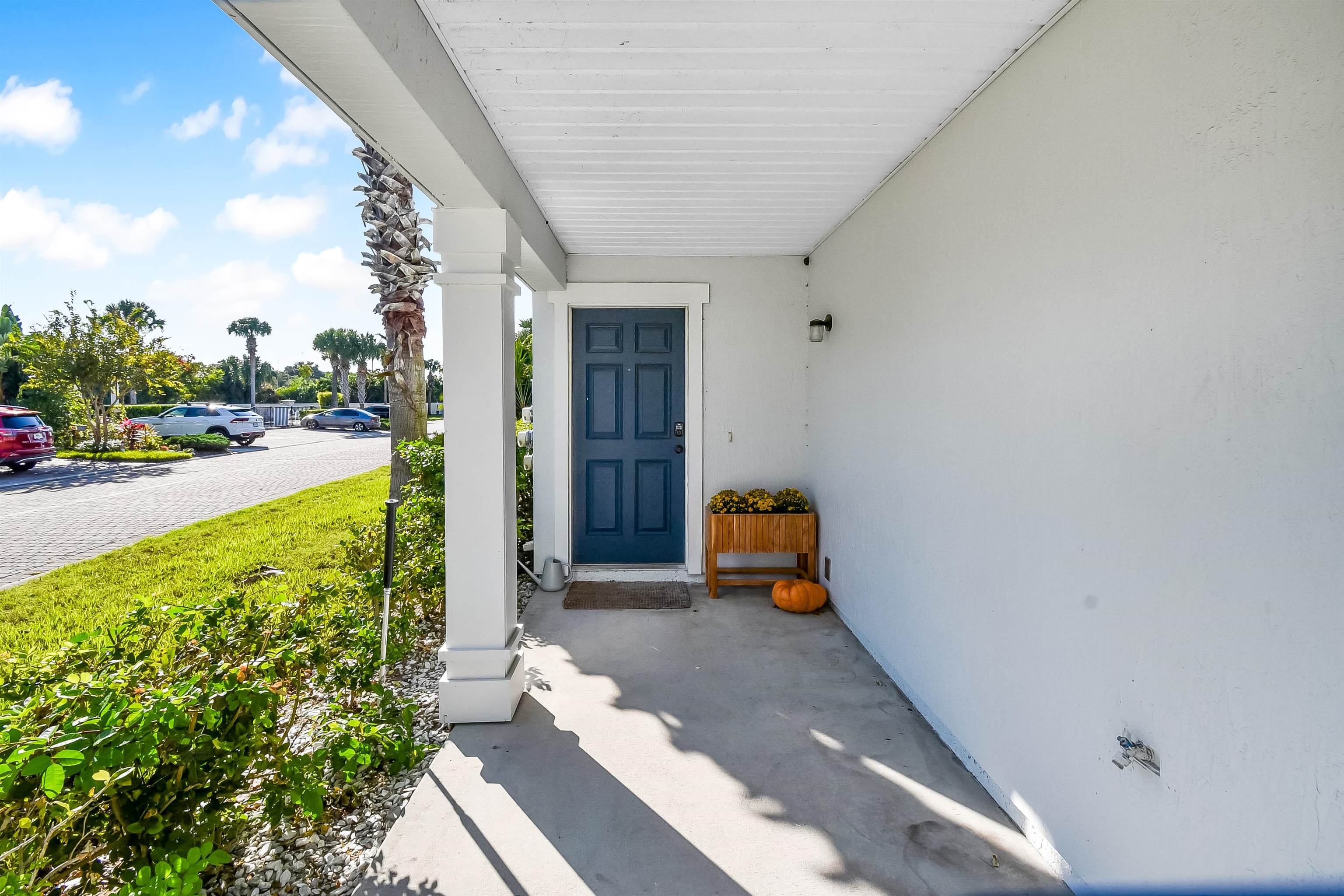 Image 5 of 36 For 323 Islander Circle