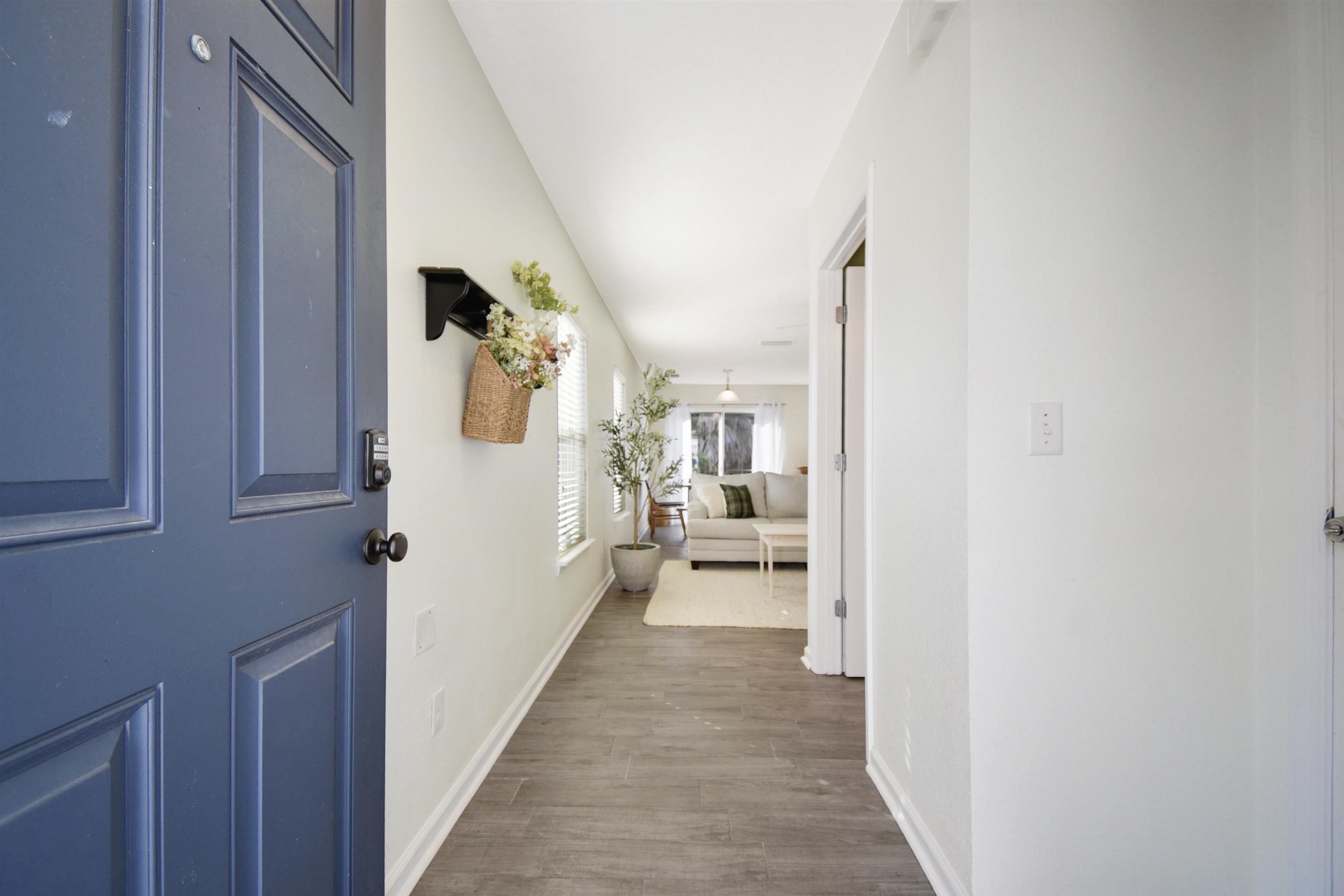 Image 6 of 36 For 323 Islander Circle