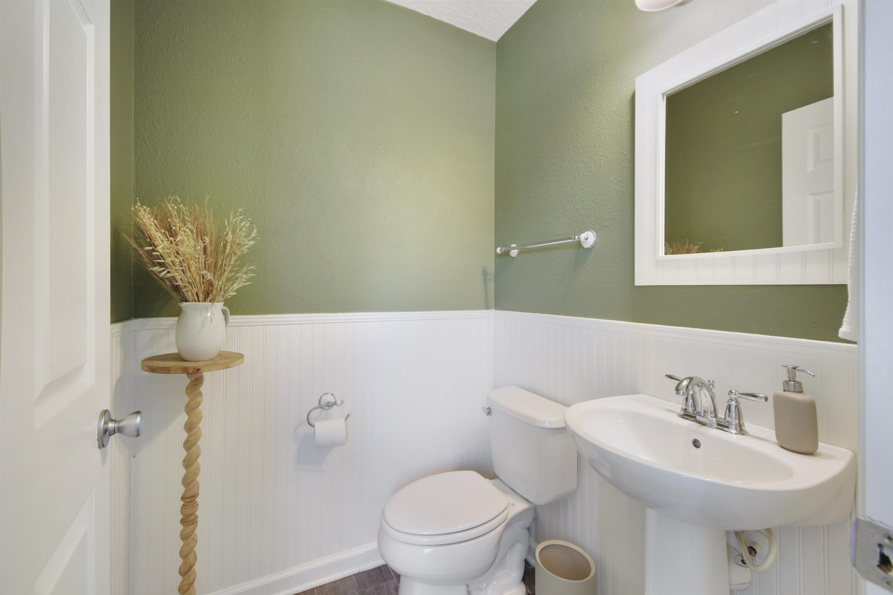 Image 8 of 36 For 323 Islander Circle