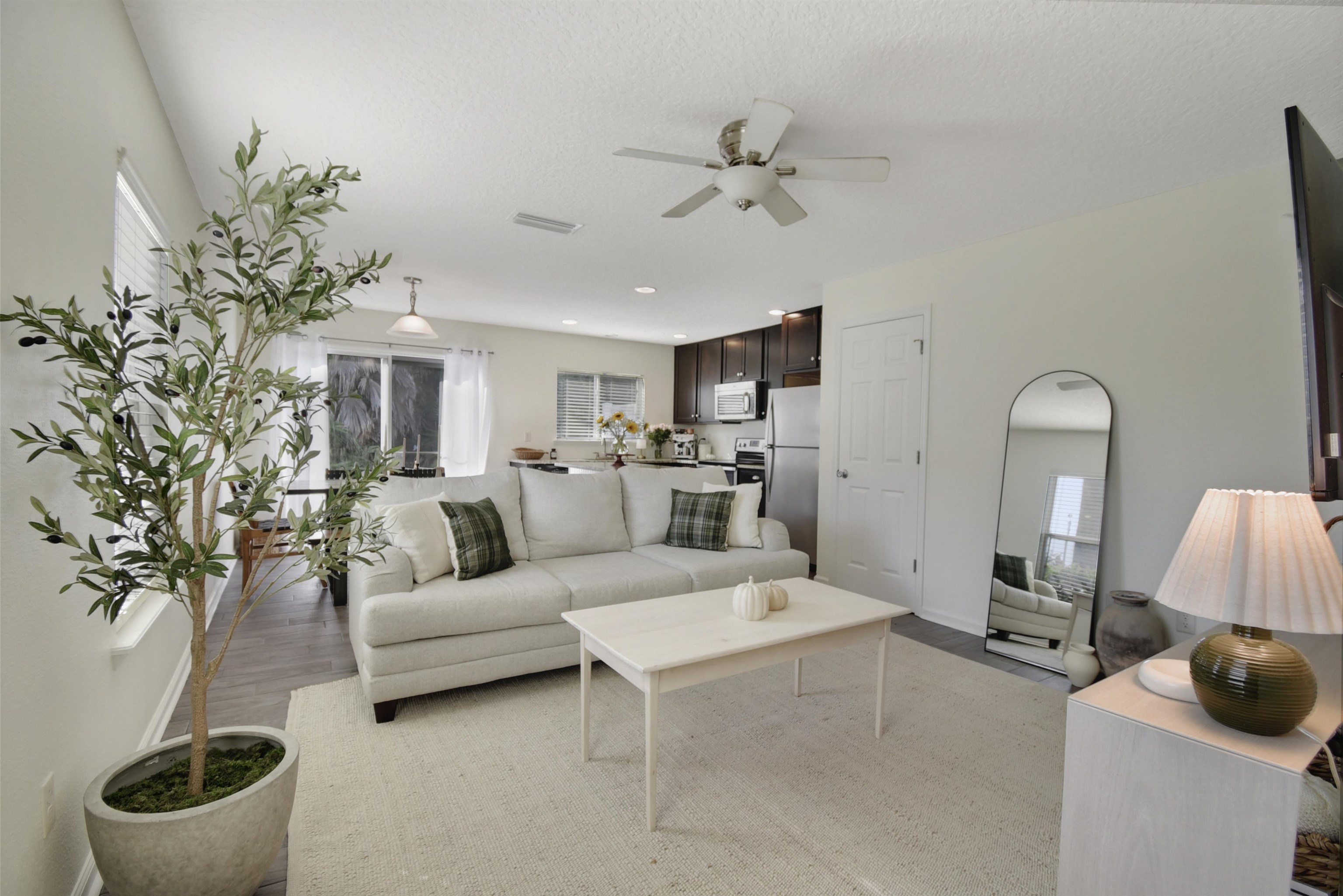 Image 9 of 36 For 323 Islander Circle