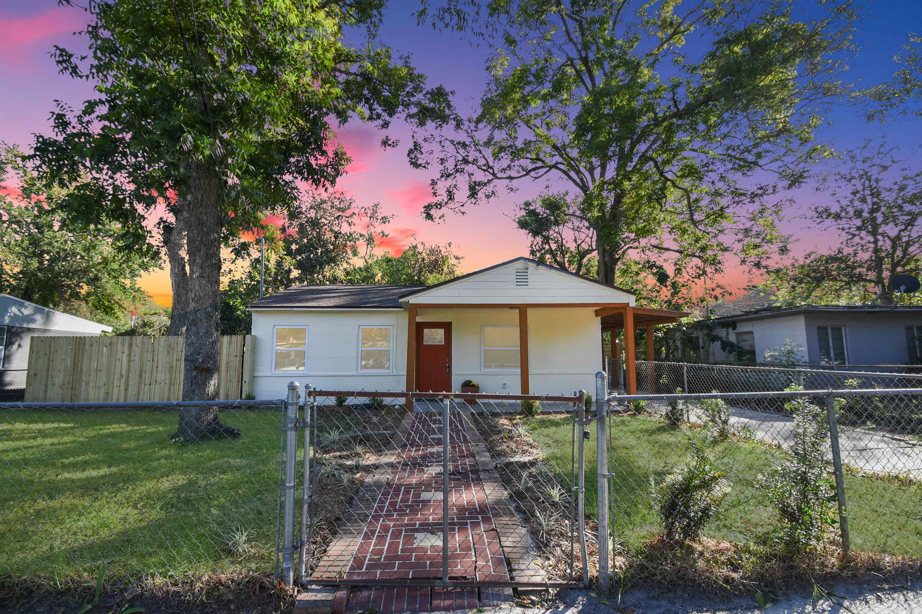 Image 2 of 32 For 2630 Beaverbrook Pl