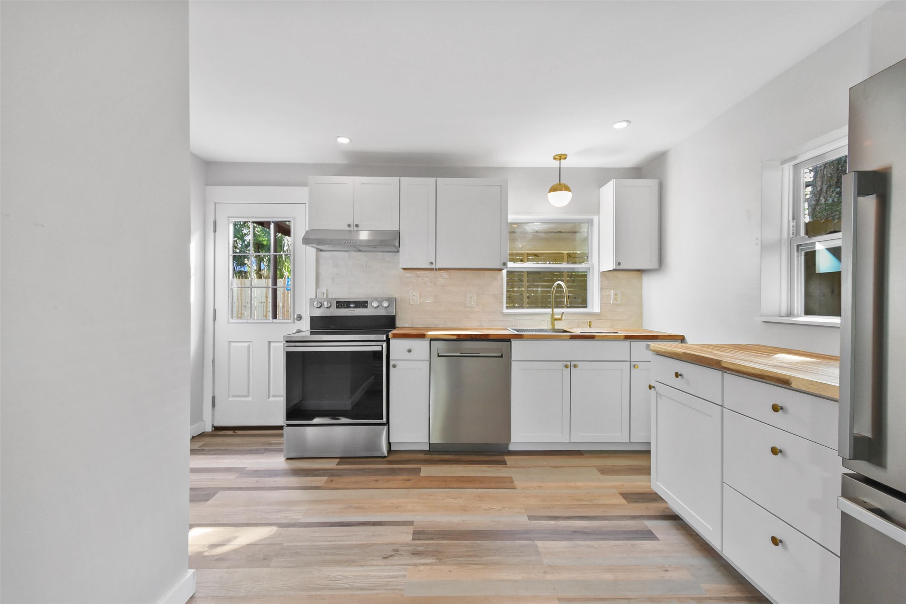 Image 5 of 32 For 2630 Beaverbrook Pl