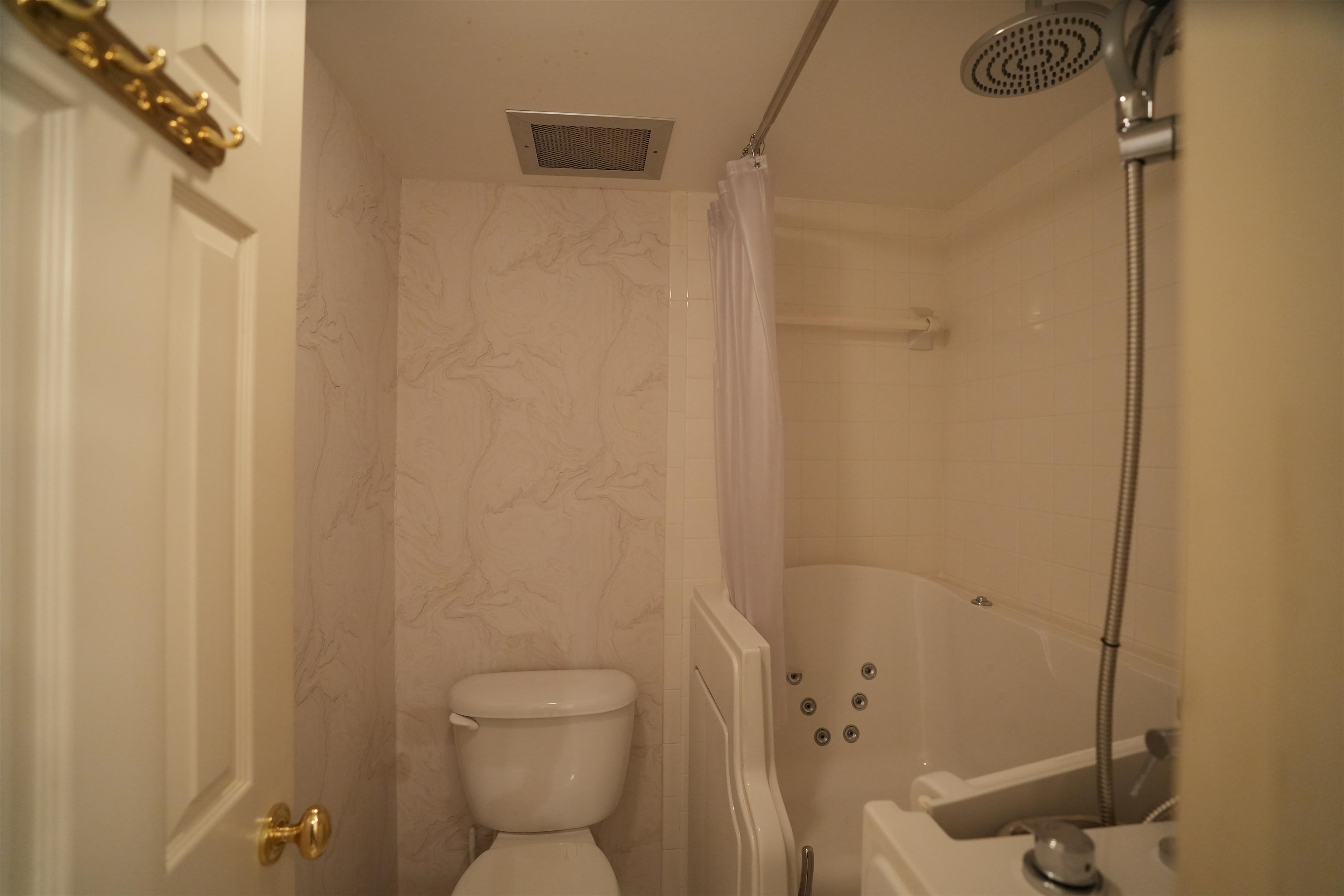 Image 20 of 57 For 505 Lancaster Street  3c