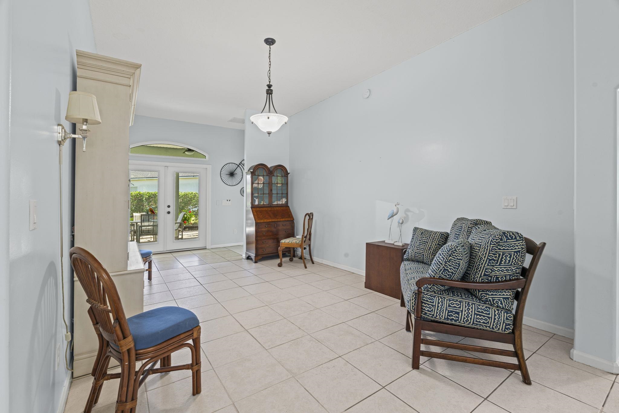 Image 11 of 61 For 304 Coconut Grove Court