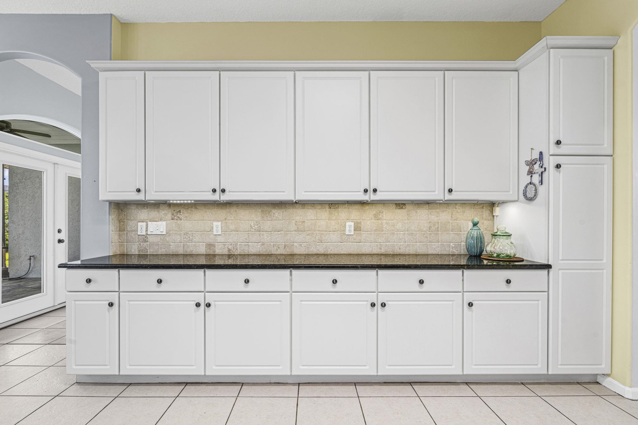 Image 16 of 61 For 304 Coconut Grove Court