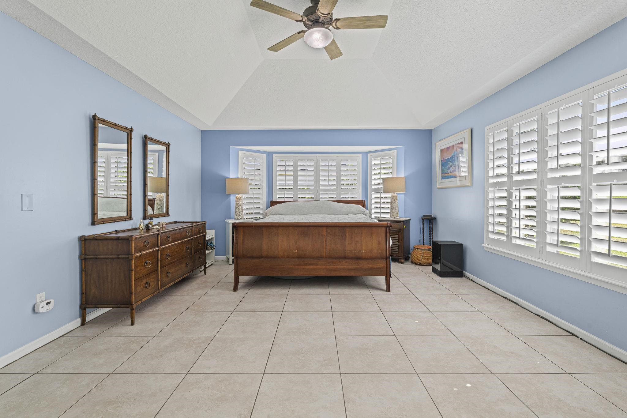 Image 28 of 61 For 304 Coconut Grove Court