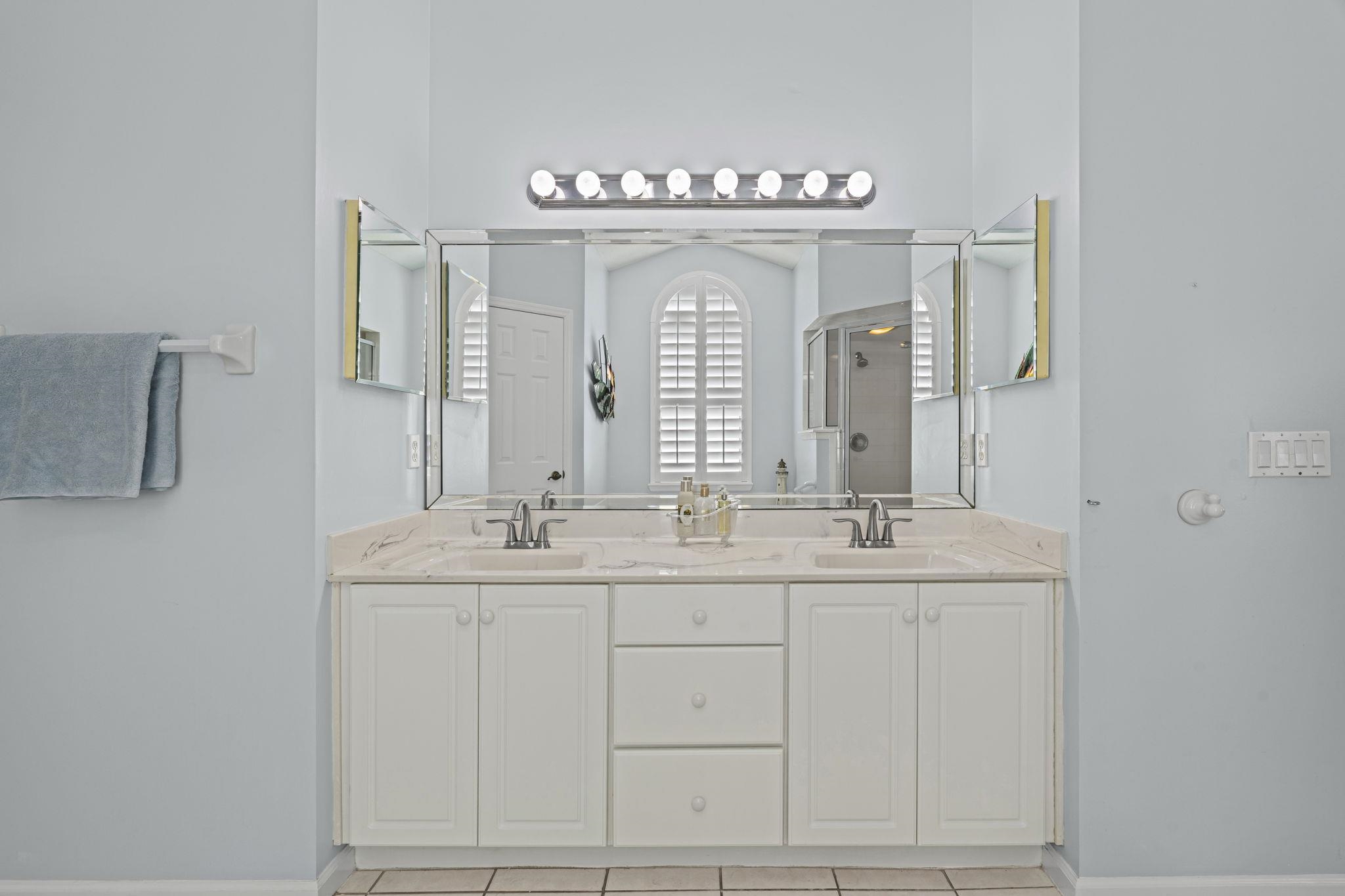 Image 32 of 61 For 304 Coconut Grove Court