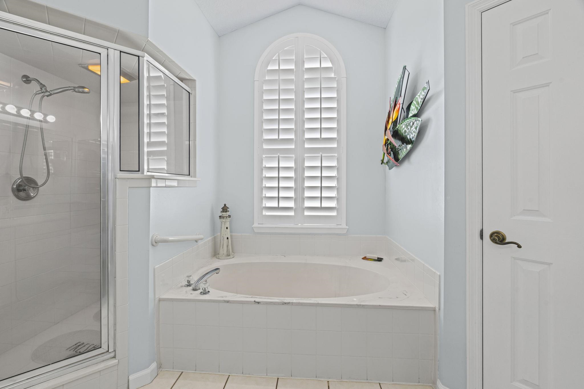 Image 33 of 61 For 304 Coconut Grove Court