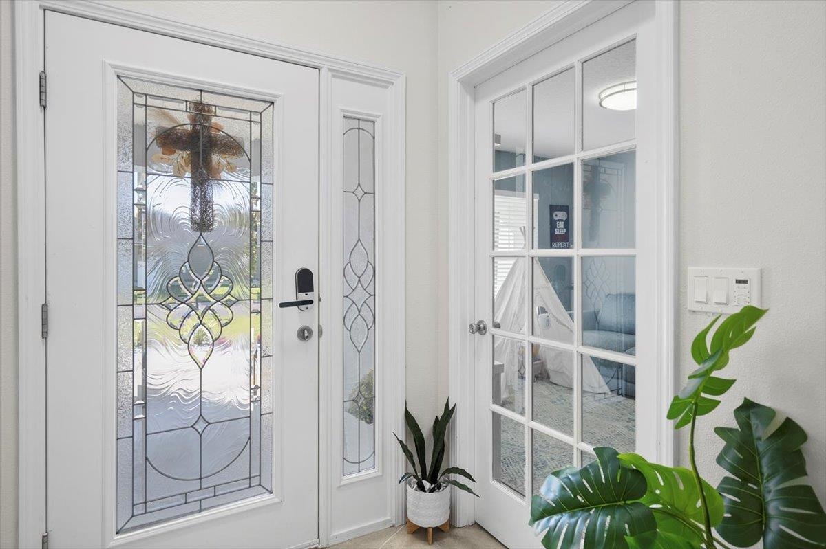 Image 3 of 64 For 501 E Kings College Drive