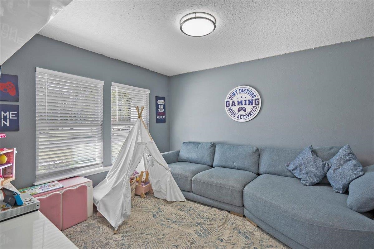 Image 4 of 64 For 501 E Kings College Drive