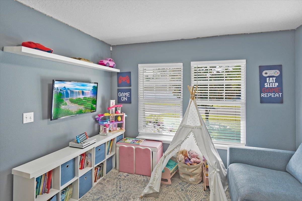 Image 5 of 64 For 501 E Kings College Drive