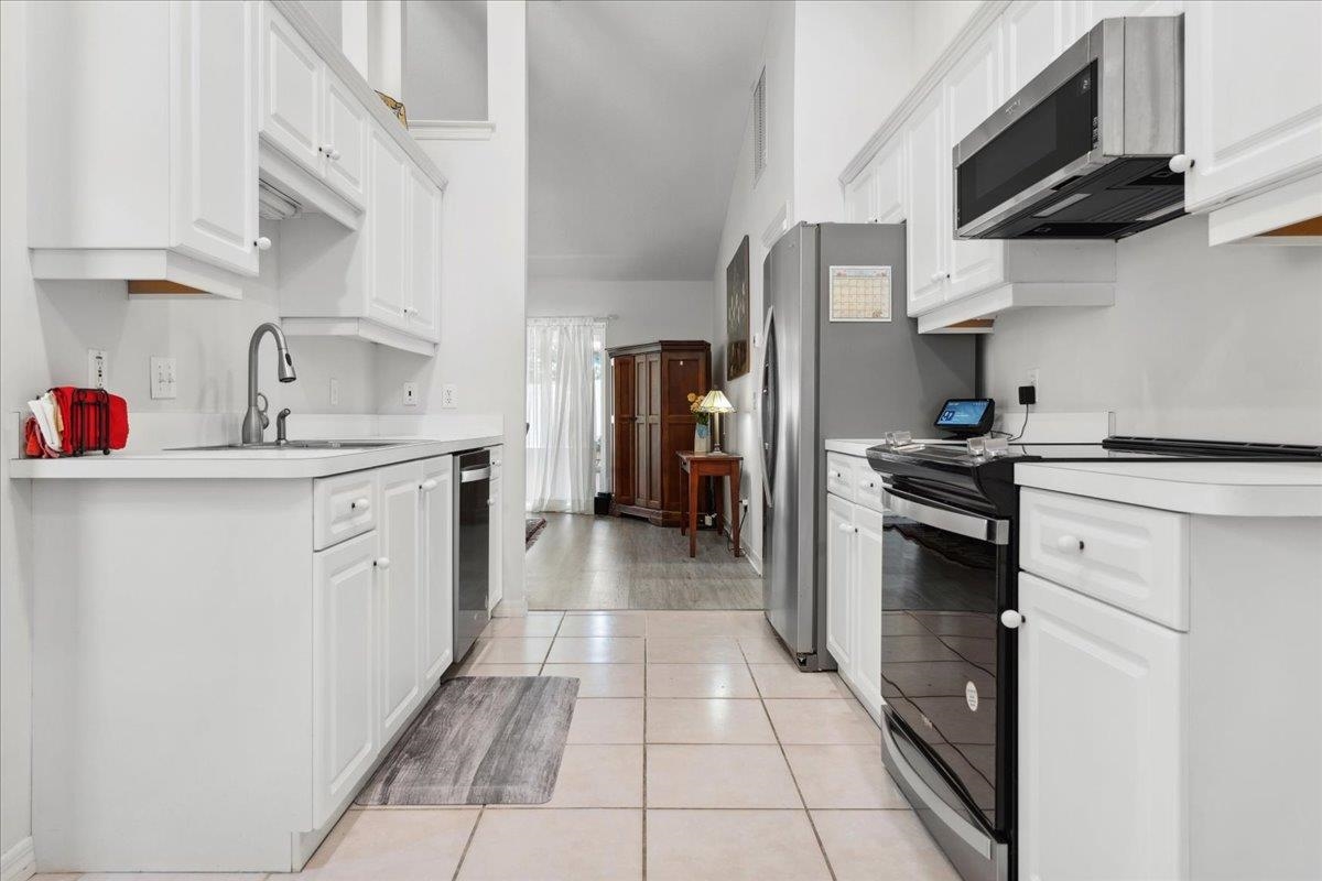 Image 13 of 25 For 60 Anastasia Lakes Dr