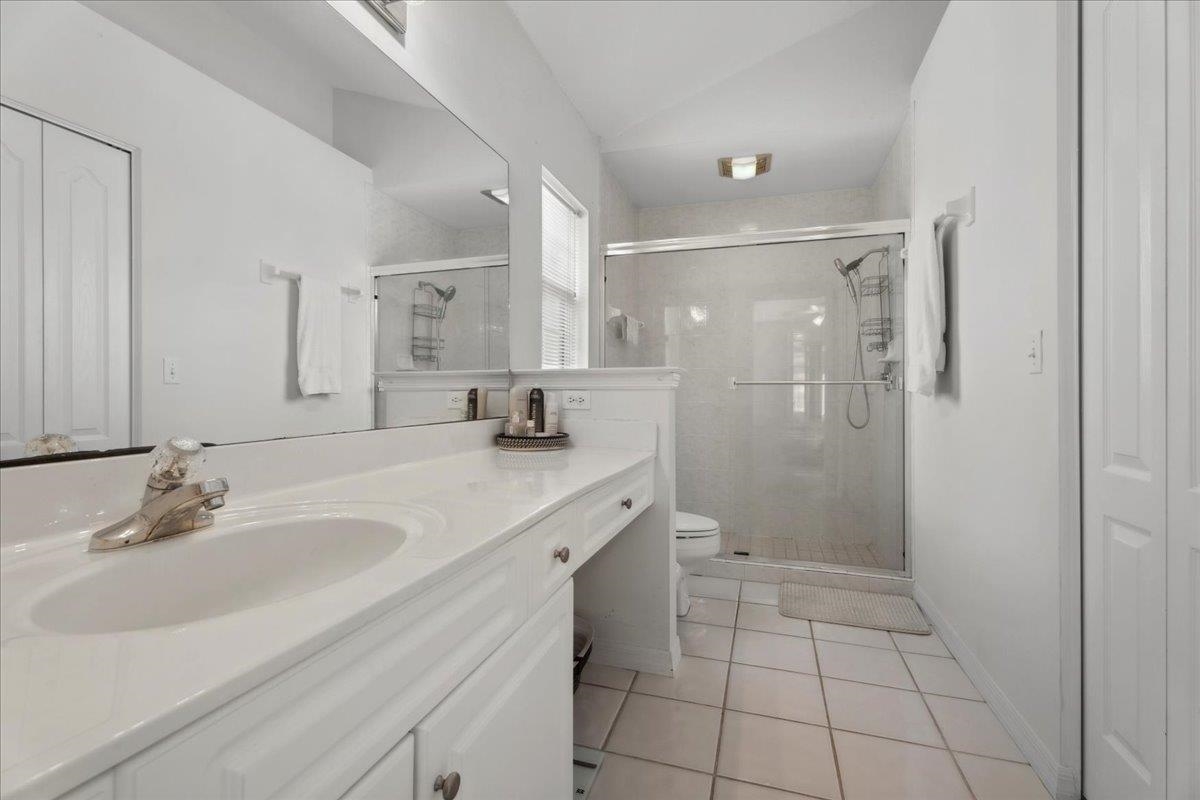 Image 16 of 25 For 60 Anastasia Lakes Dr