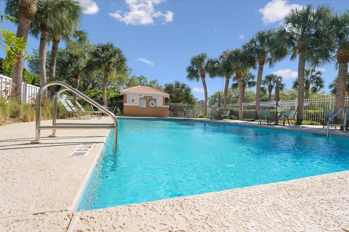 Image 6 of 25 For 60 Anastasia Lakes Dr