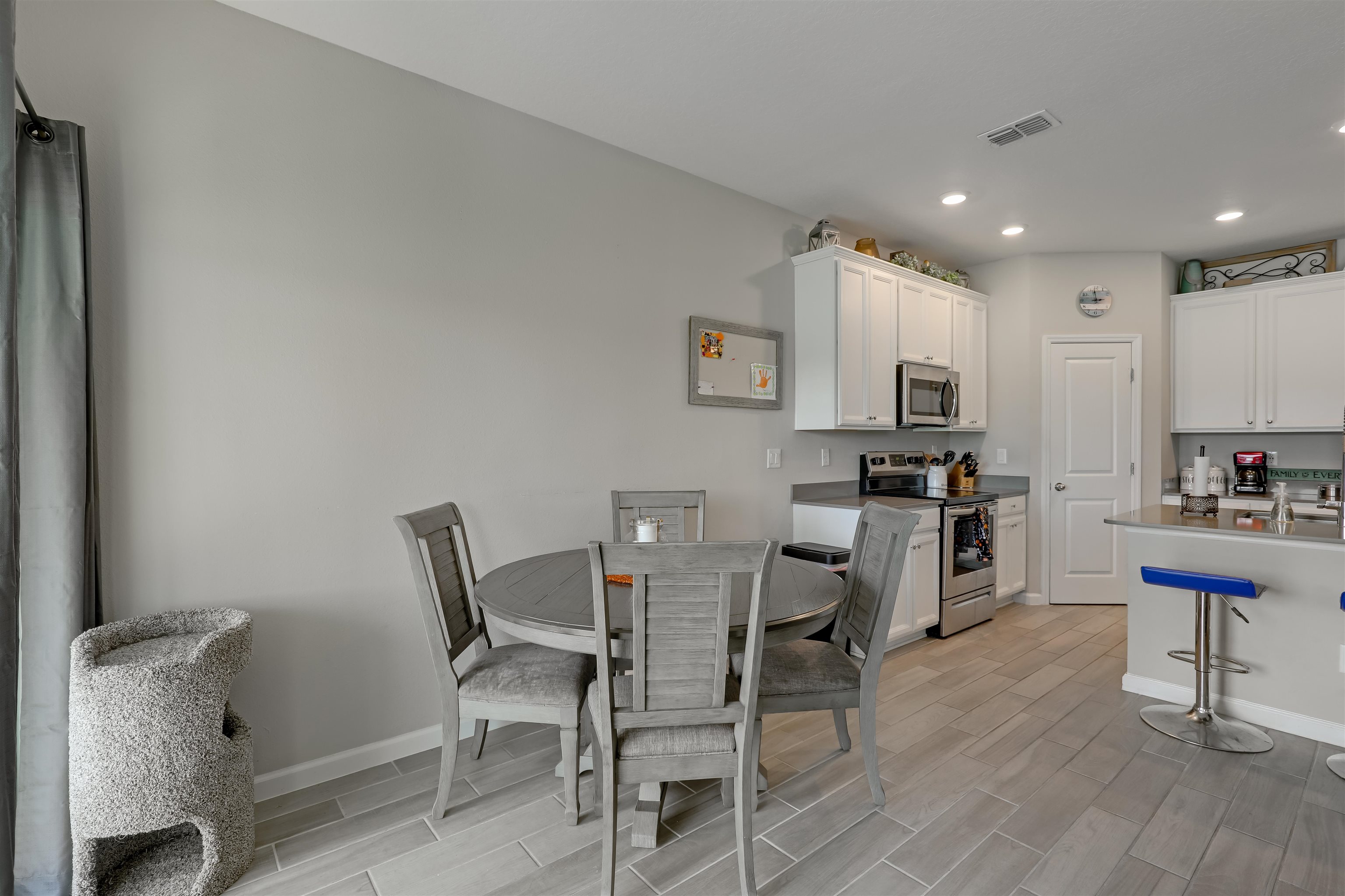 Image 17 of 69 For 129 Appleton Ct