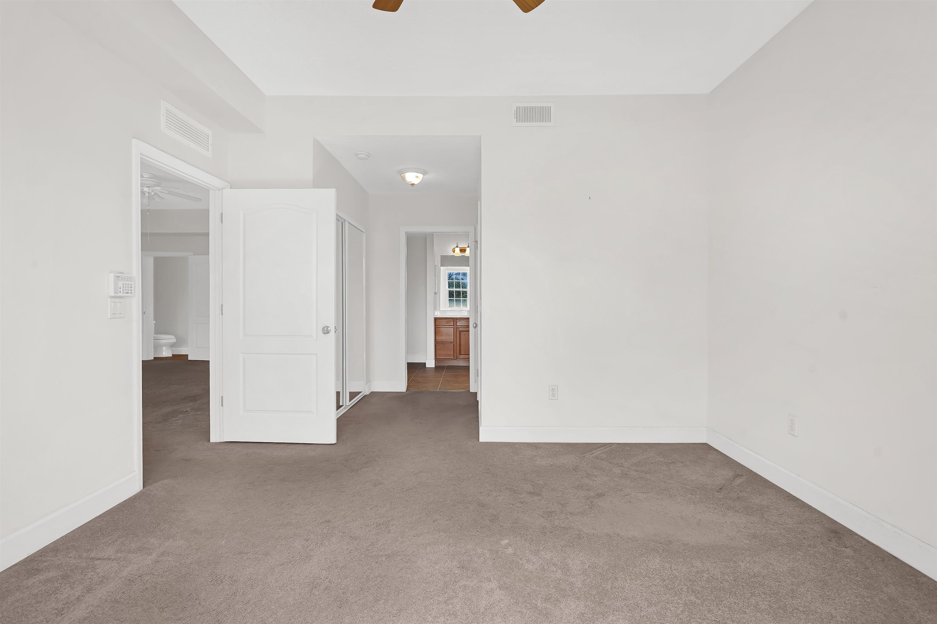 Image 15 of 40 For 626 Shores Blvd