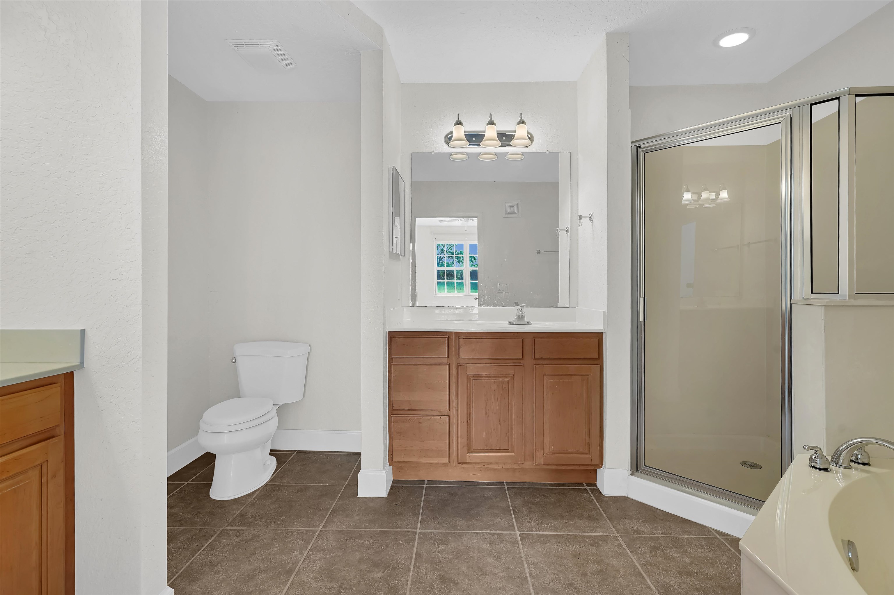 Image 17 of 40 For 626 Shores Blvd