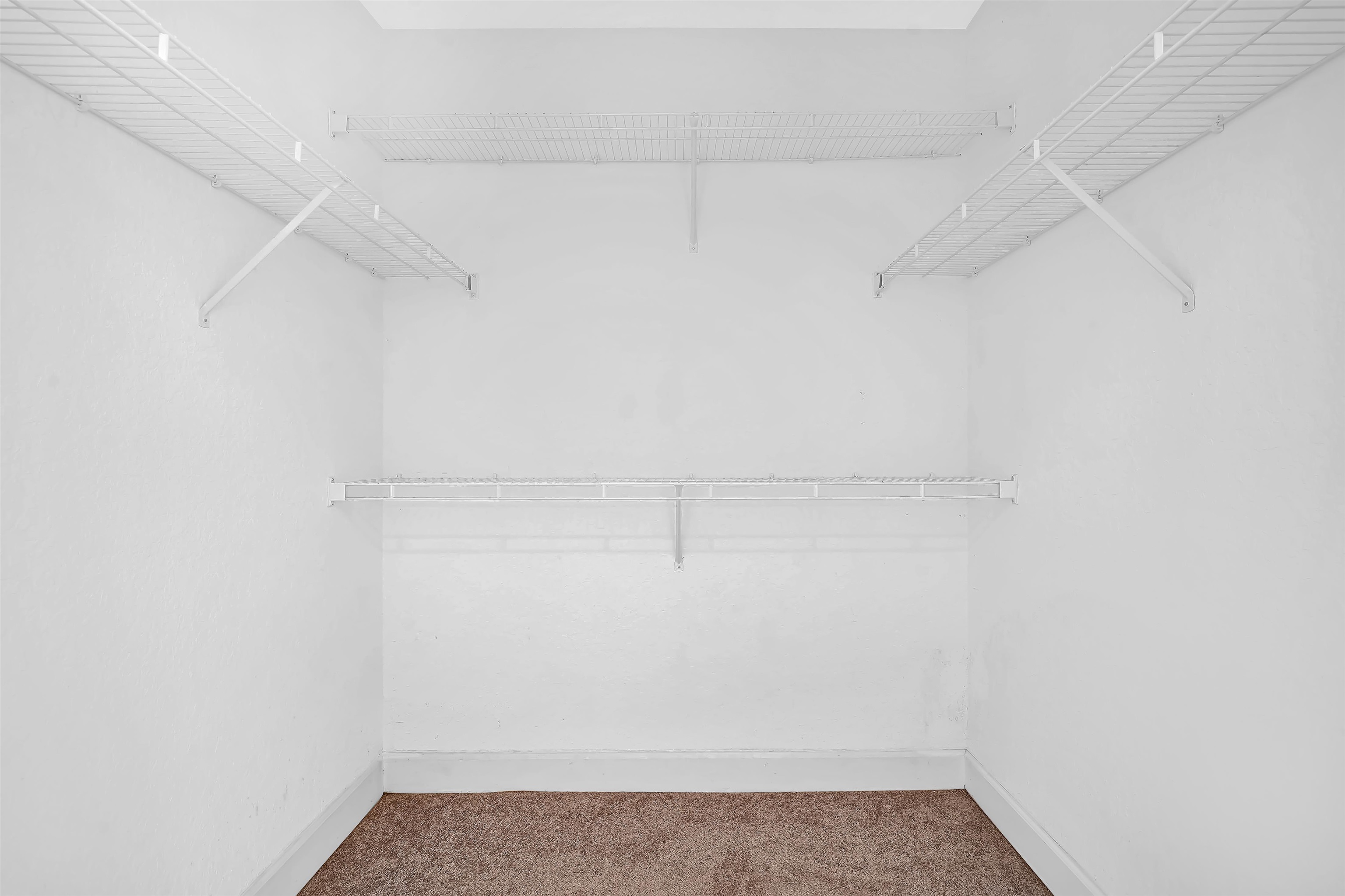 Image 19 of 40 For 626 Shores Blvd