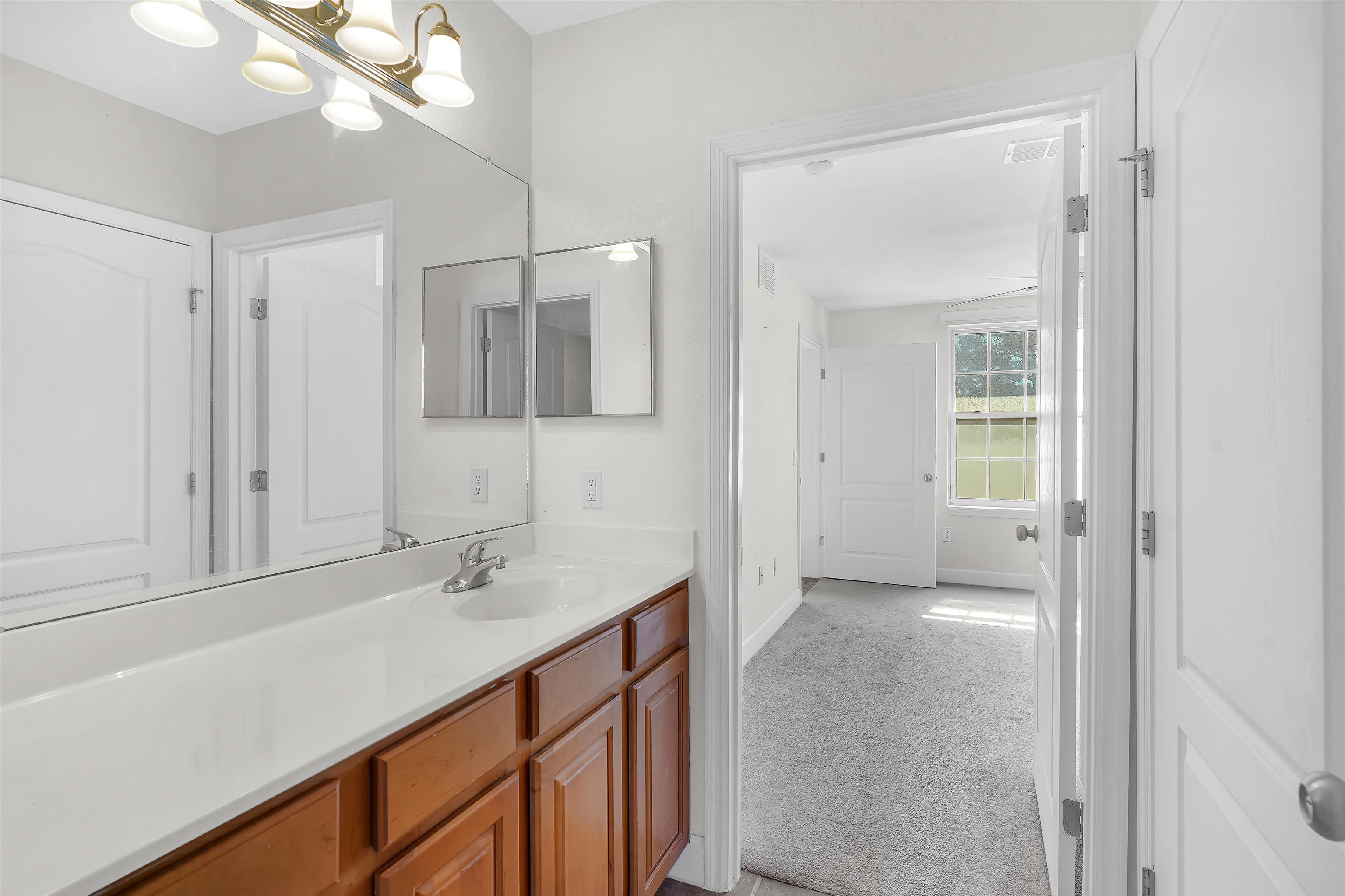 Image 22 of 40 For 626 Shores Blvd