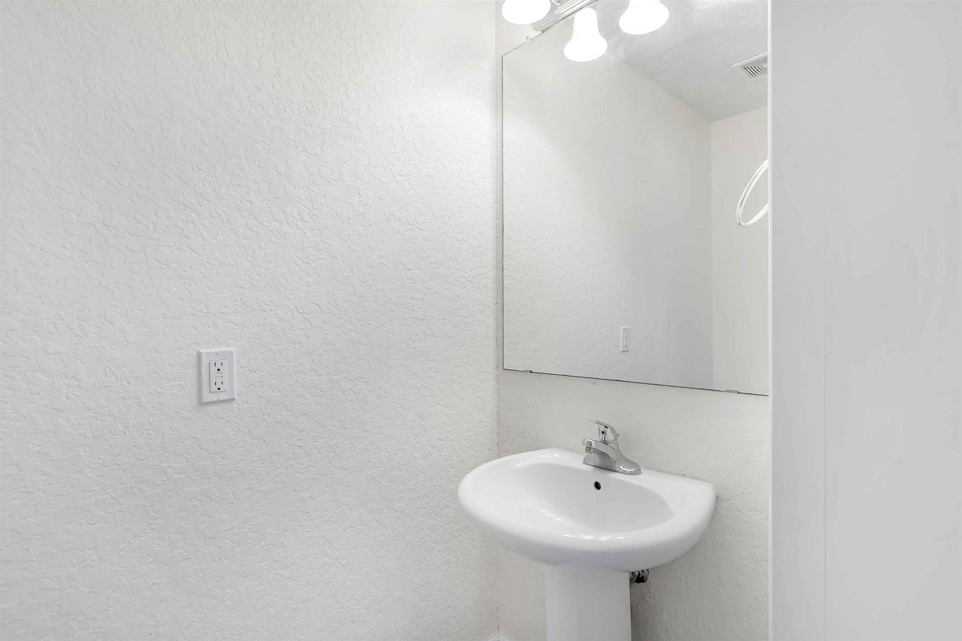 Image 27 of 40 For 626 Shores Blvd