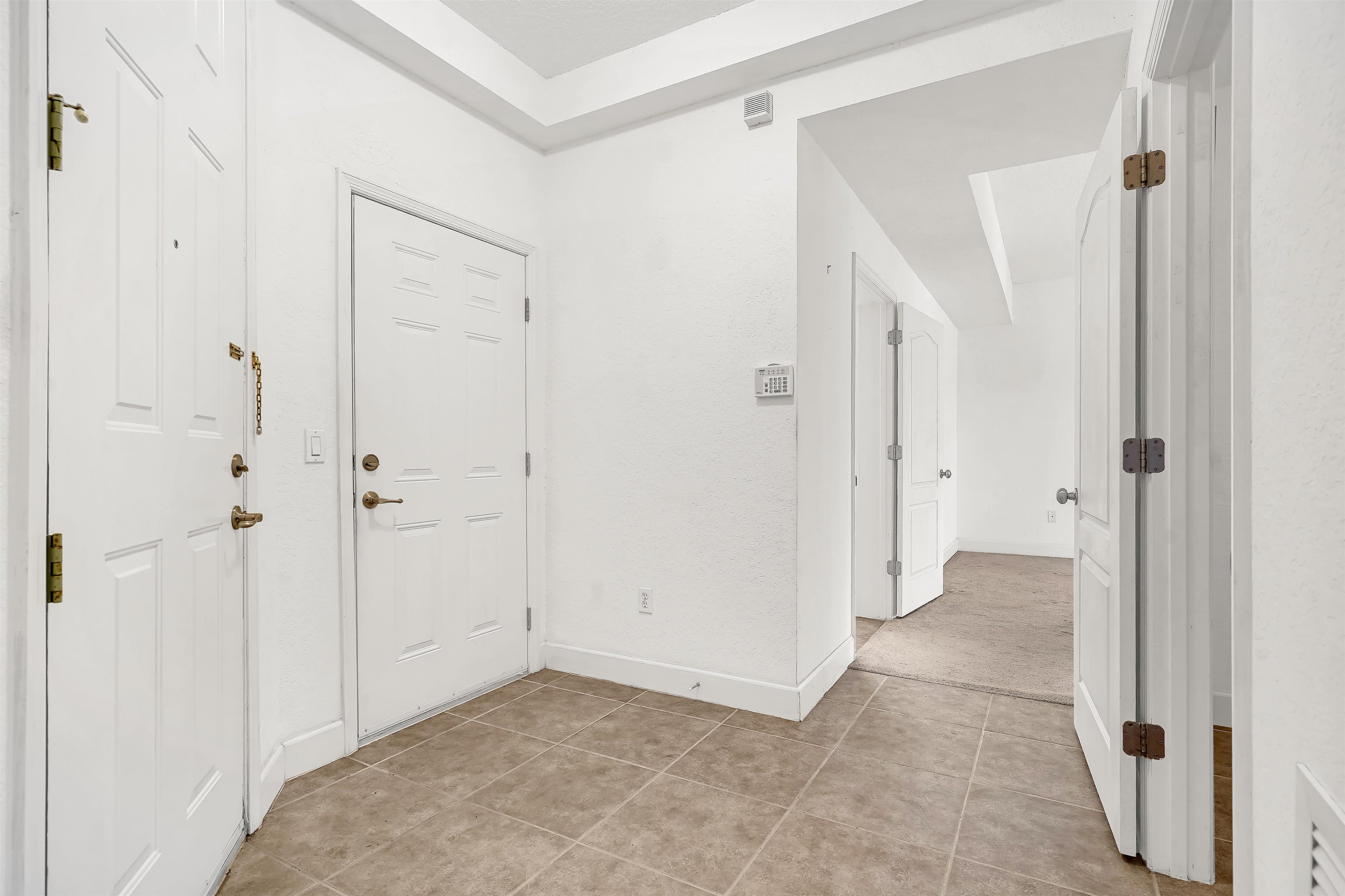 Image 8 of 40 For 626 Shores Blvd